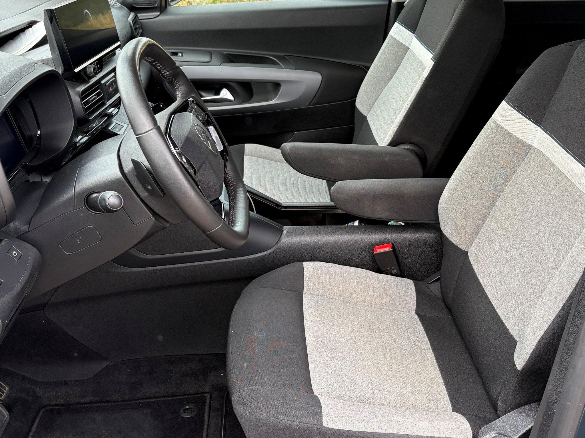 Citroën Berlingo M BlueHDi 130 EAT8 MAX – TPMR (2024) - Photo 14
