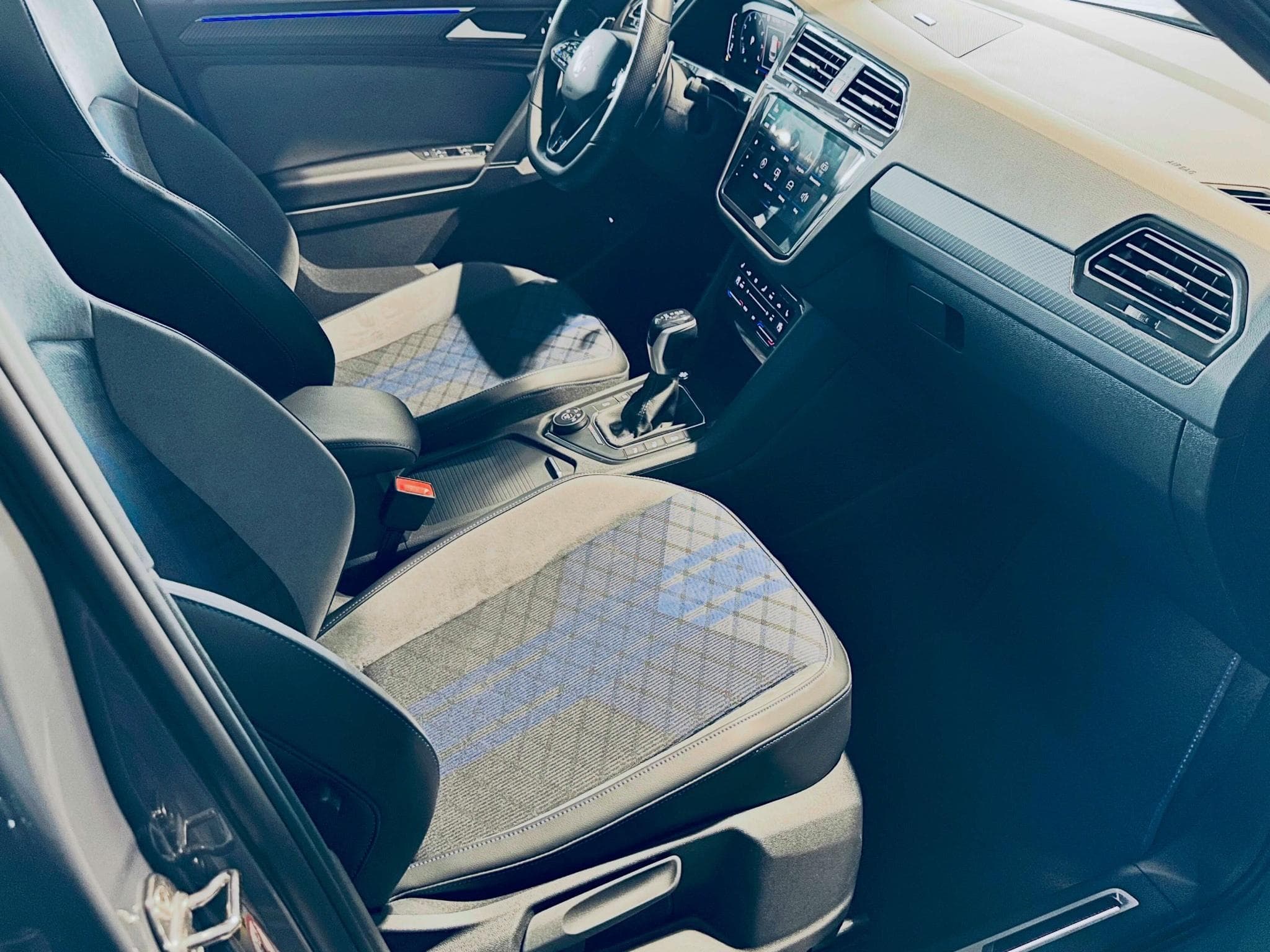 VW Tiguan TIGUAN R 4MOTION TSI DSG (2023) - Photo 11