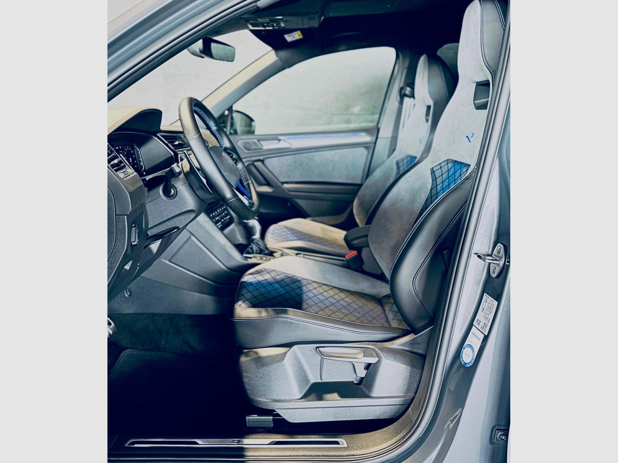 VW Tiguan TIGUAN R 4MOTION TSI DSG (2023) - Photo 6