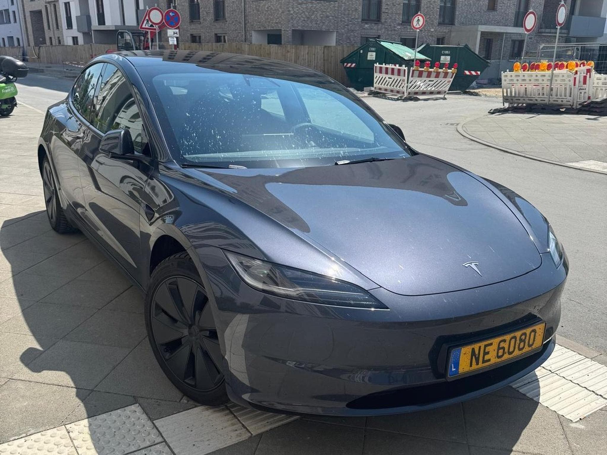 Tesla Model 3 Long Range AWD (2024) - Photo 1