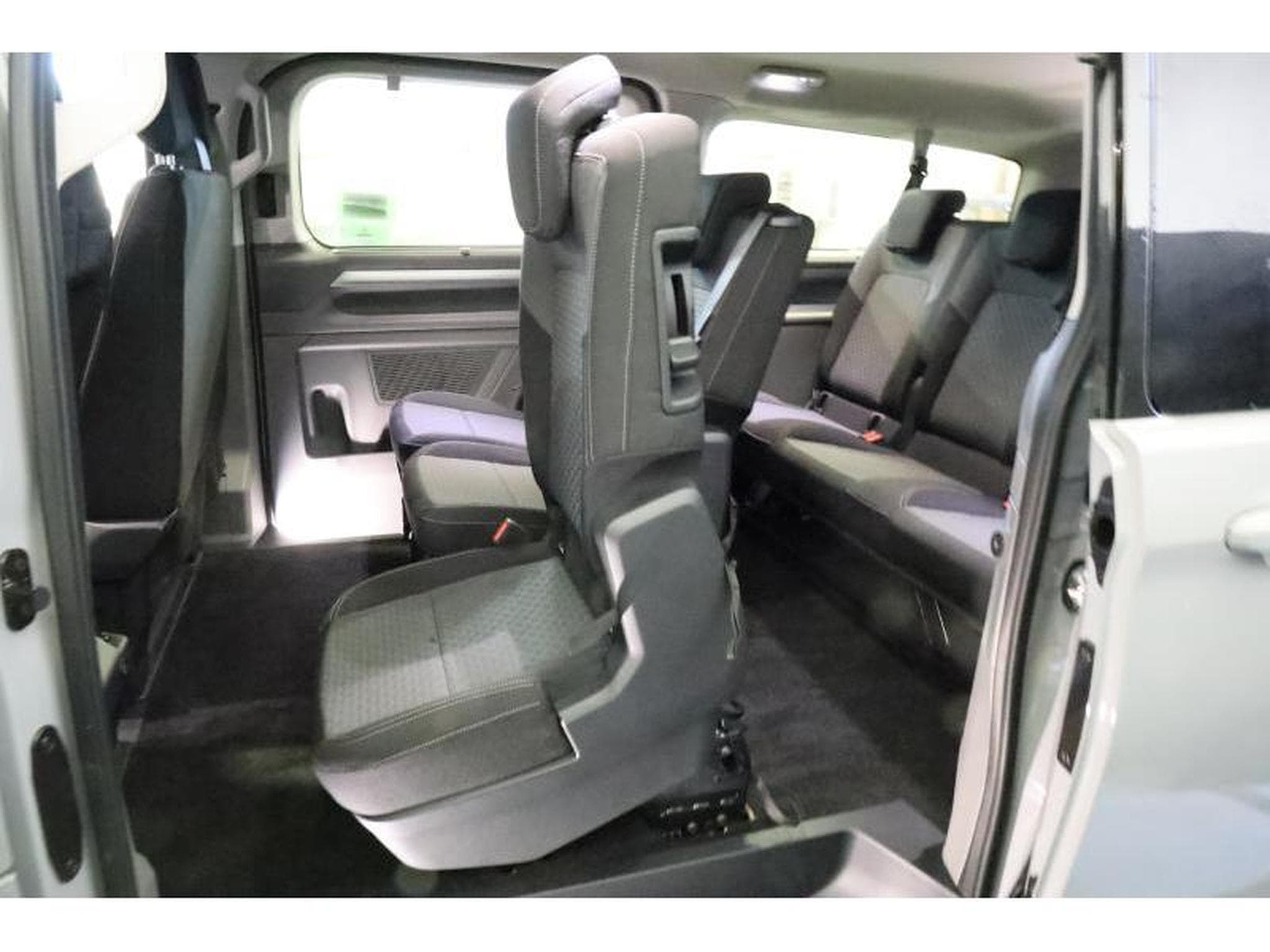 VW T7 Style LONG LR 9P (2026) - Photo 10