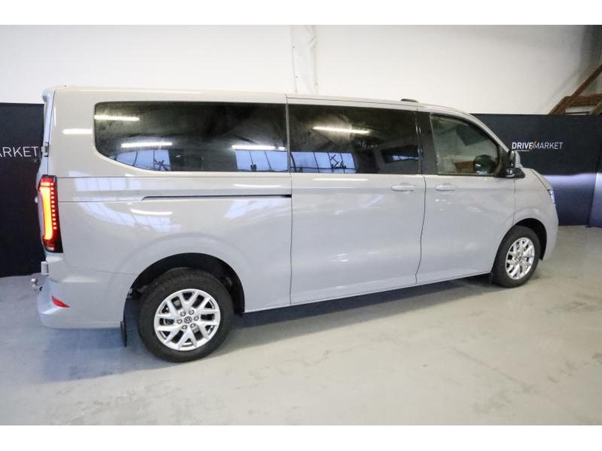 VW T7 Style LONG LR 9P (2026) - Photo 23