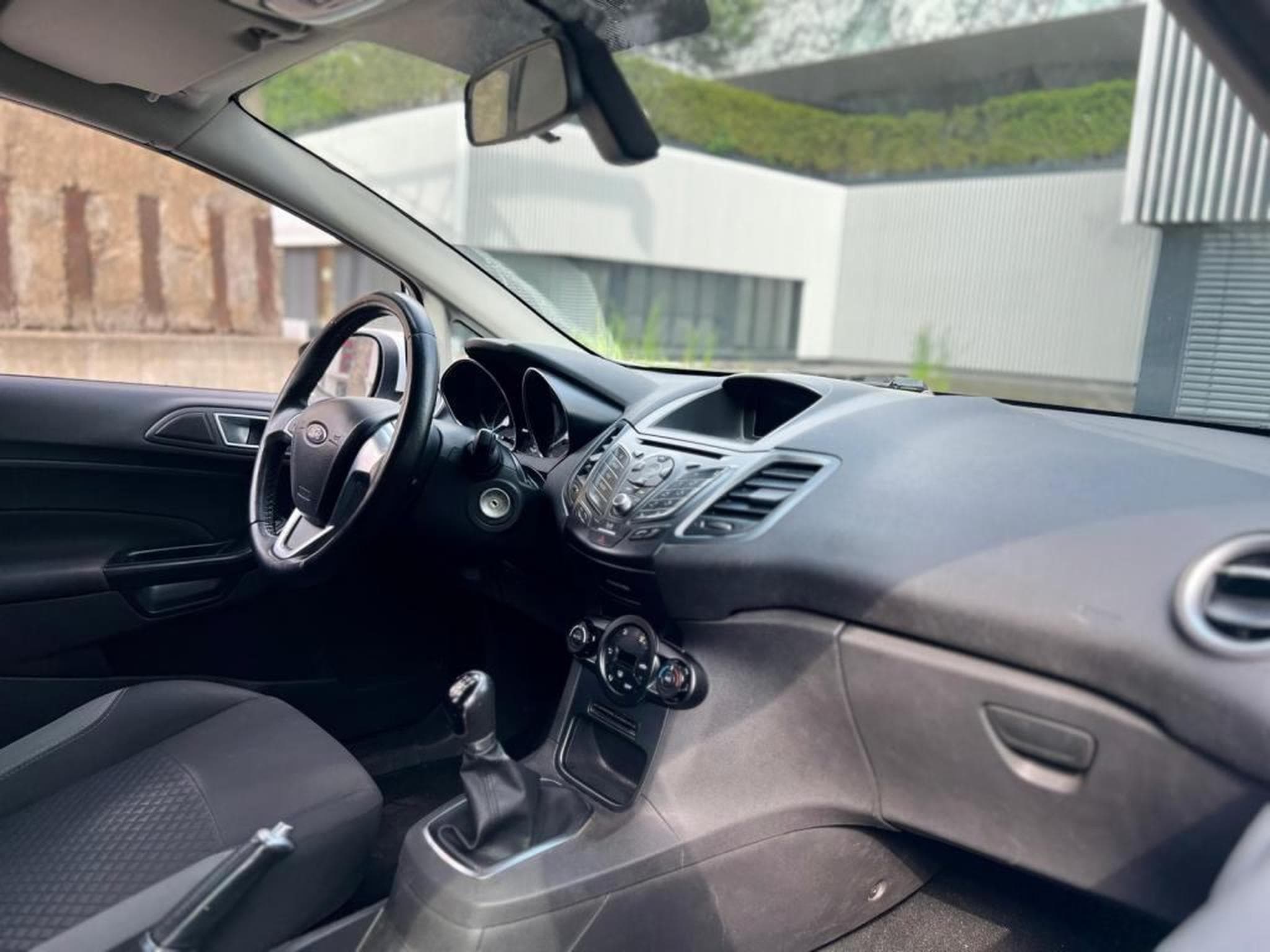 Ford Fiesta Manuelle / Essence (2015) - Foto 12