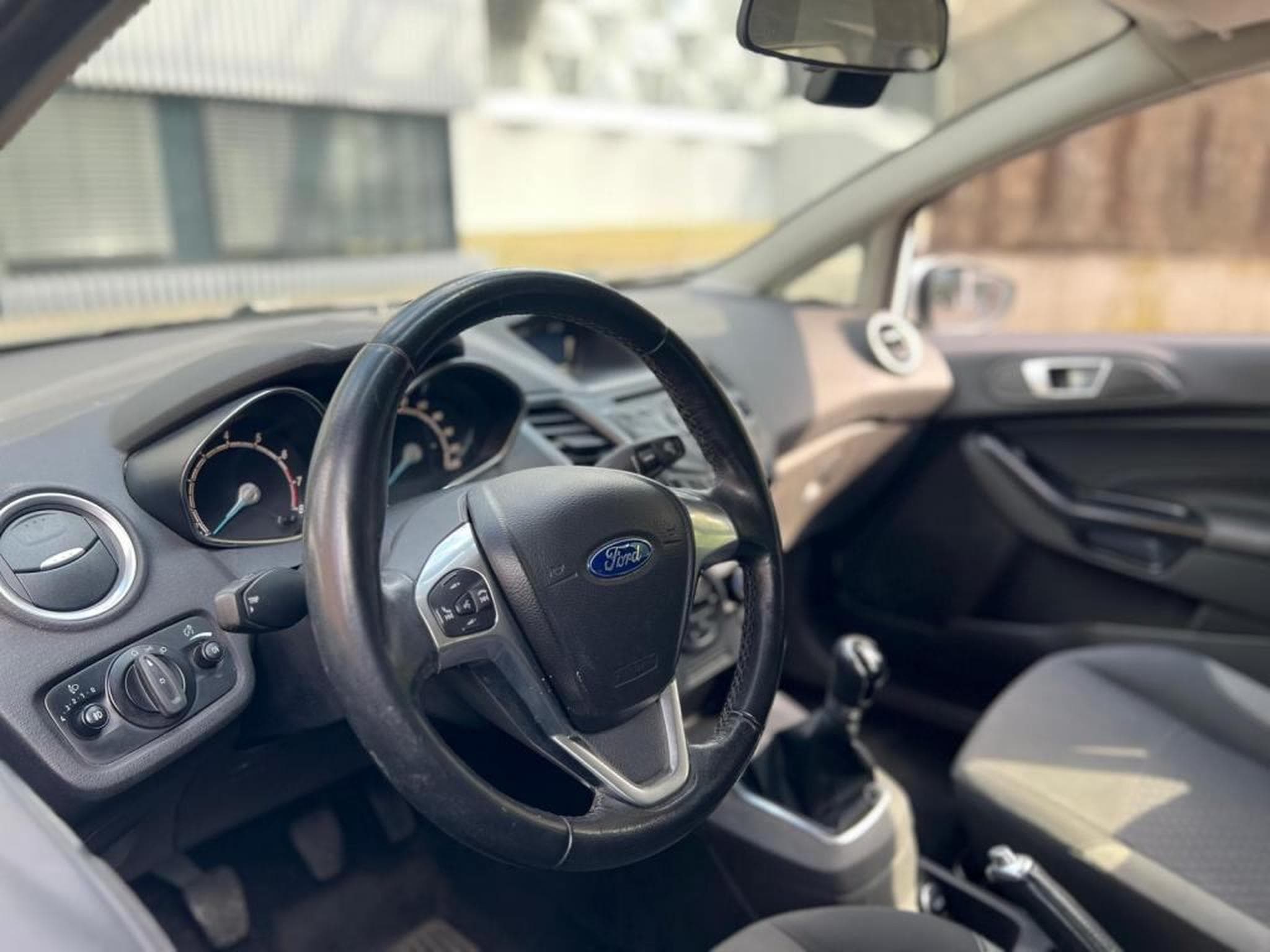 Ford Fiesta Manuelle / Essence (2015) - Foto 11