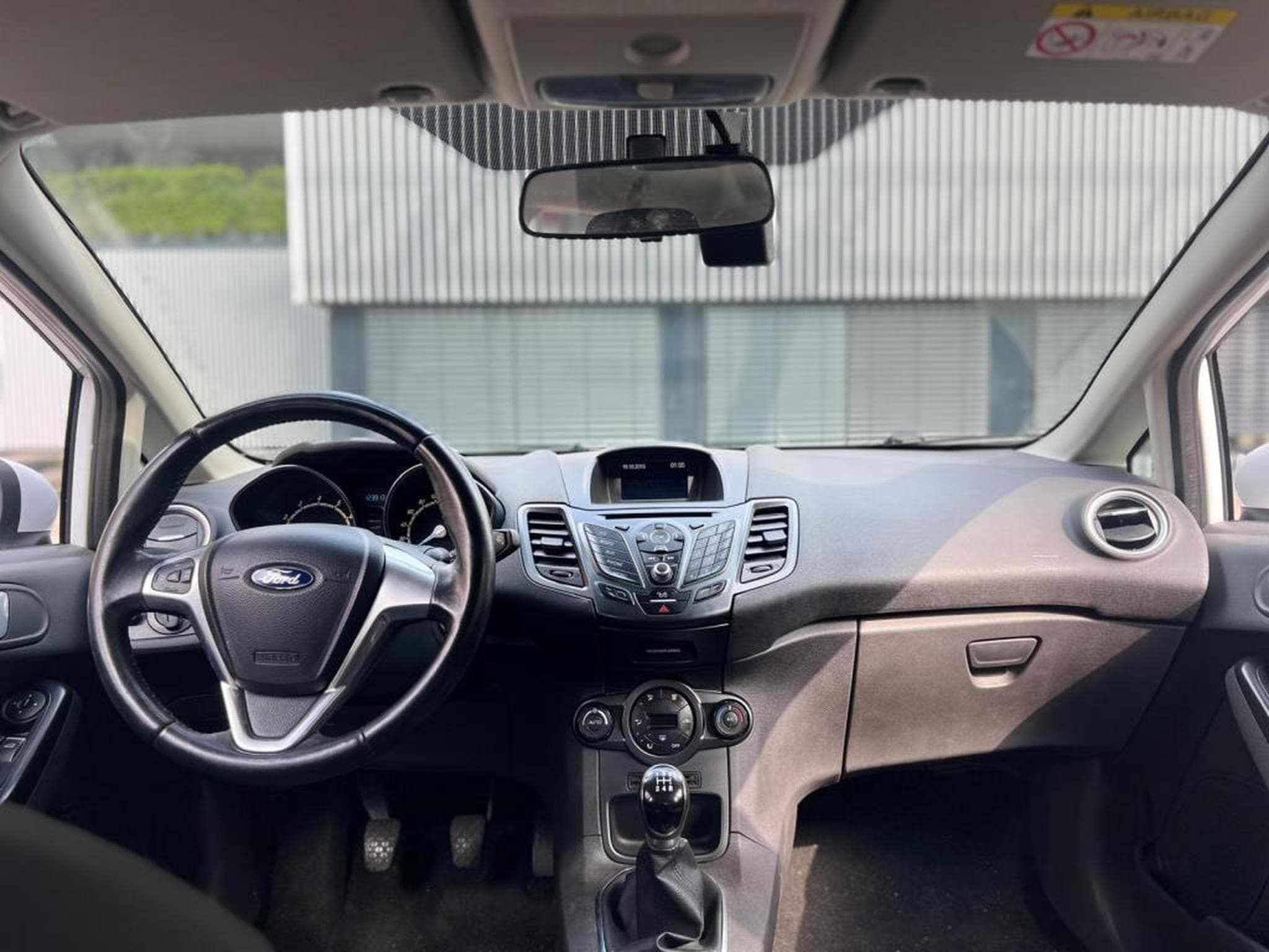 Ford Fiesta Manuelle / Essence (2015) - Foto 9