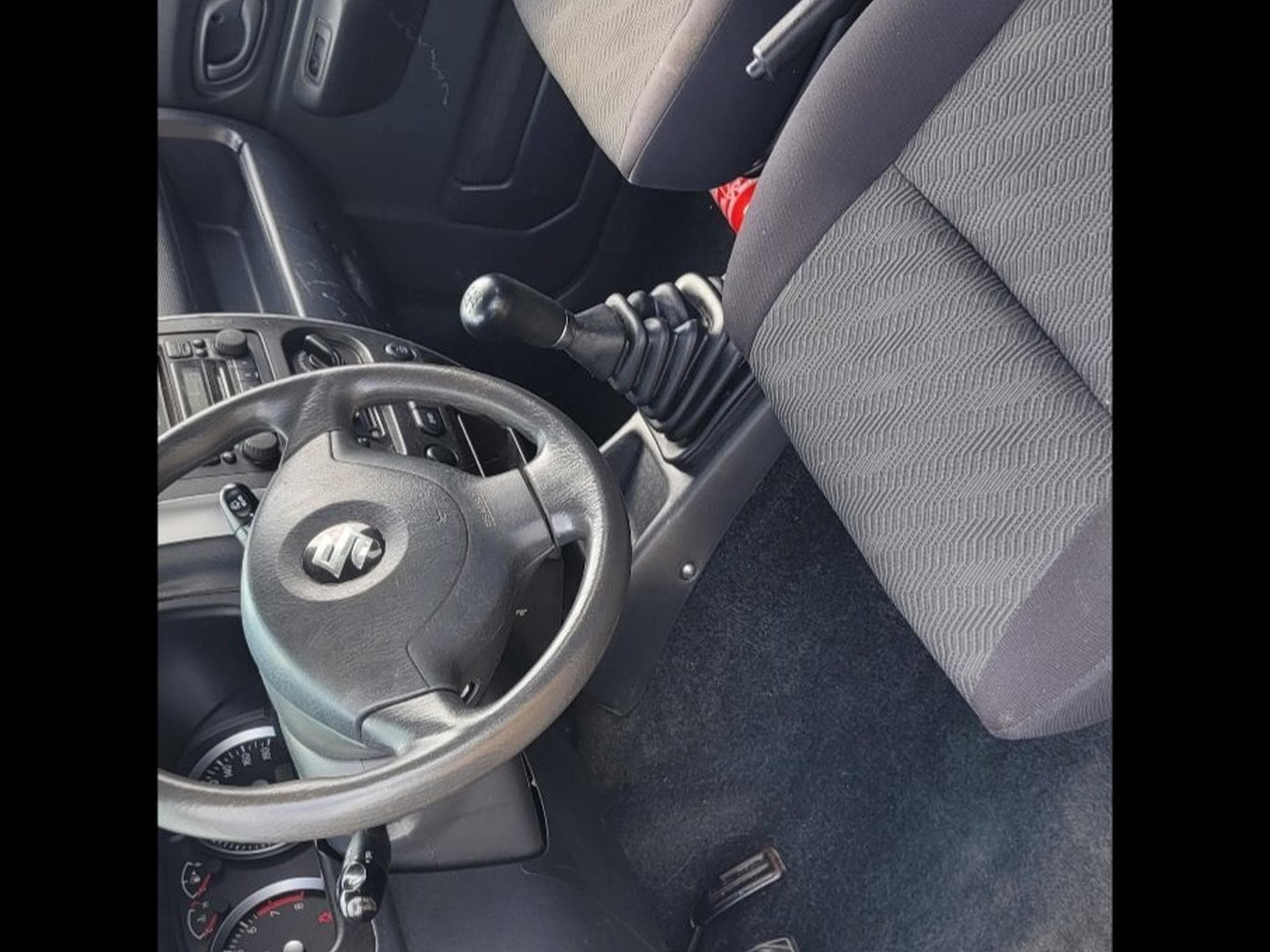 Suzuki Jimny (2012) - Photo 3