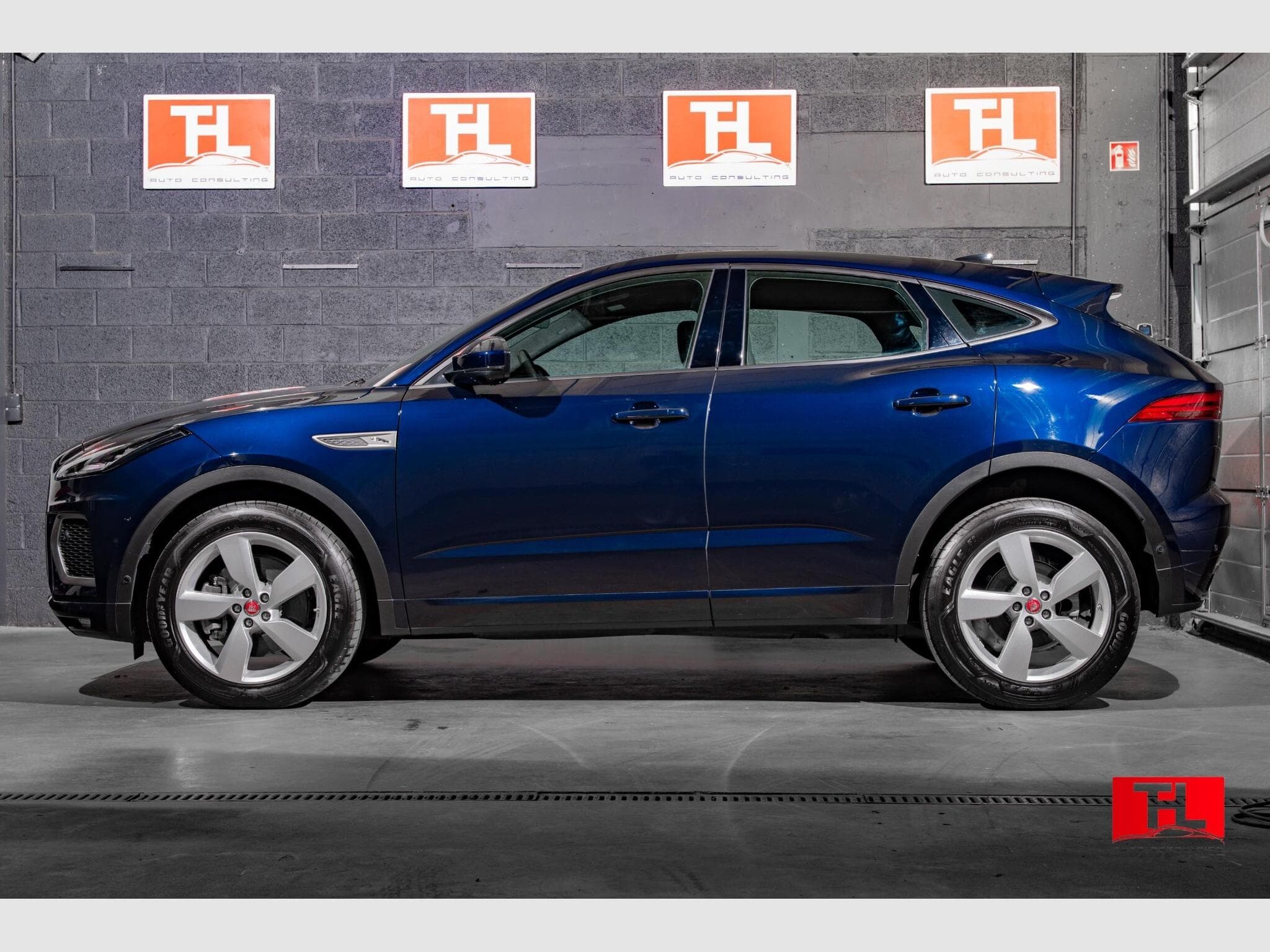 Jaguar E-Pace P160 R-Dynamic S Auto Facelift MY 2021 (2021) - Photo 2