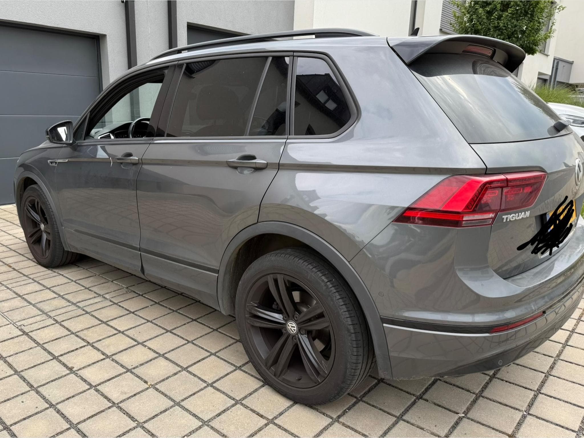 VW Tiguan R Line (2019) - Photo 2