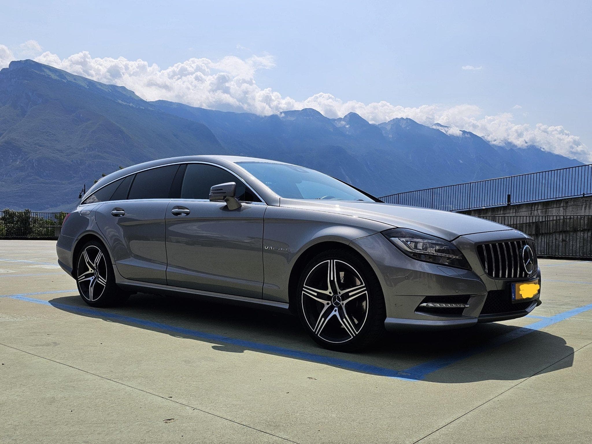 Mercedes CLS 500 4,7 V8 Biturbo 4 matic Shooting Brake (2013) - Photo 1