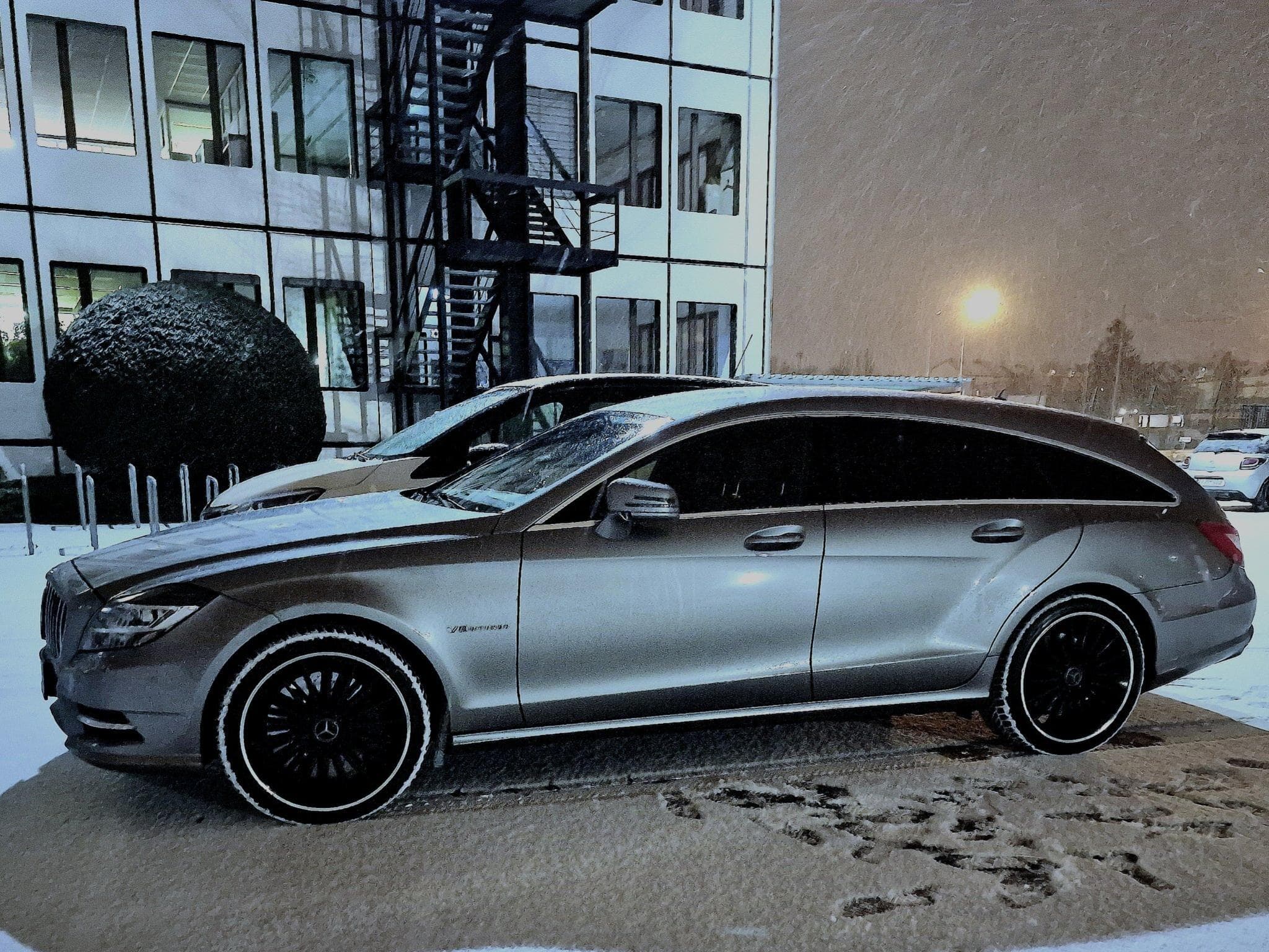 Mercedes CLS 500 4,7 V8 Biturbo 4 matic Shooting Brake (2013) - Photo 2