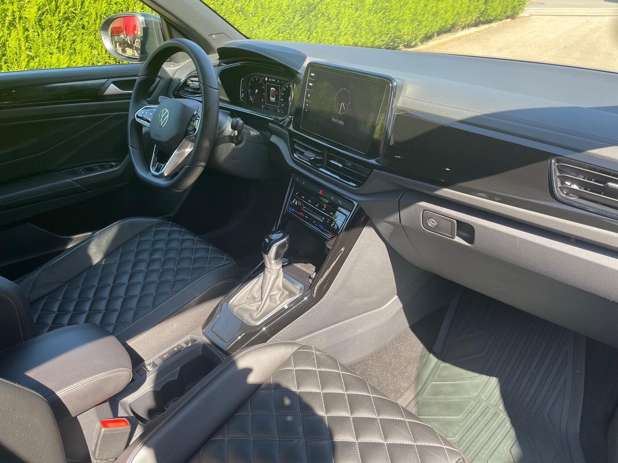 VW T-Roc 1.5 TSi DSG R-LINE (2022) - Photo 4