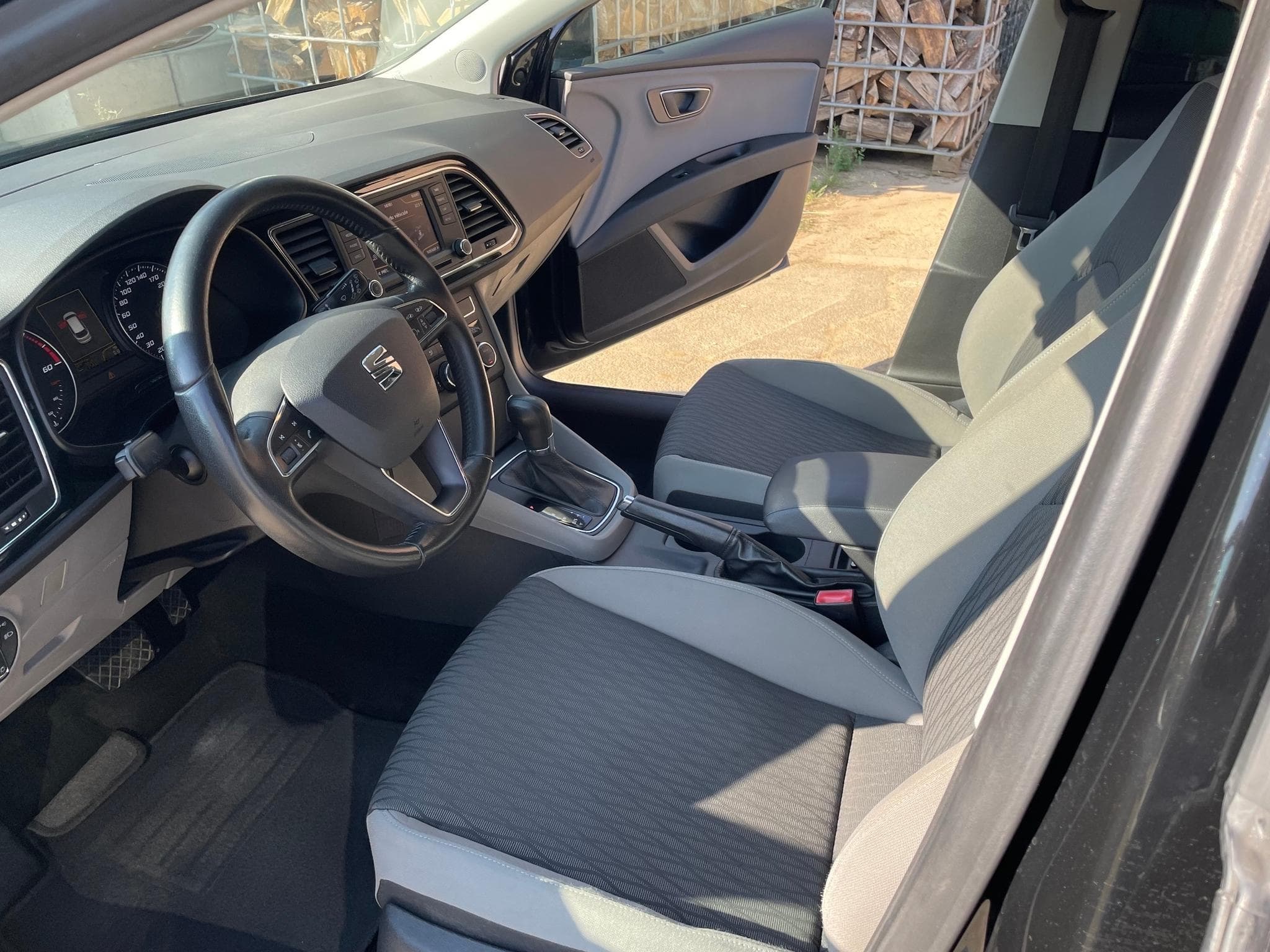Seat Leon 1.6CR TDI 105 DSG STYLE (2015) - Photo 6