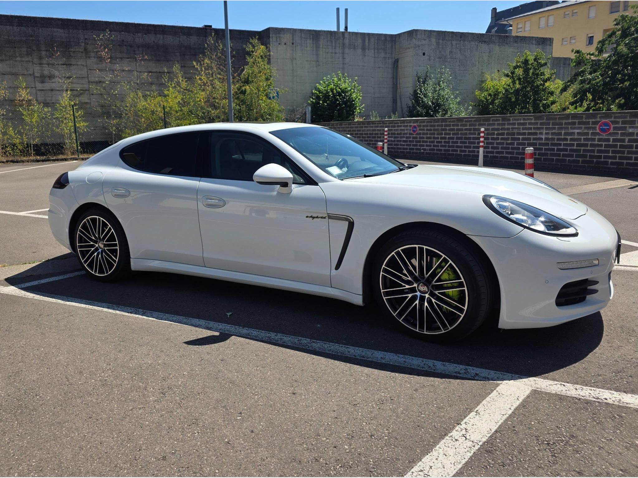 Porsche Panamera 4 e-hybride. En suspens (2015) - Photo 2