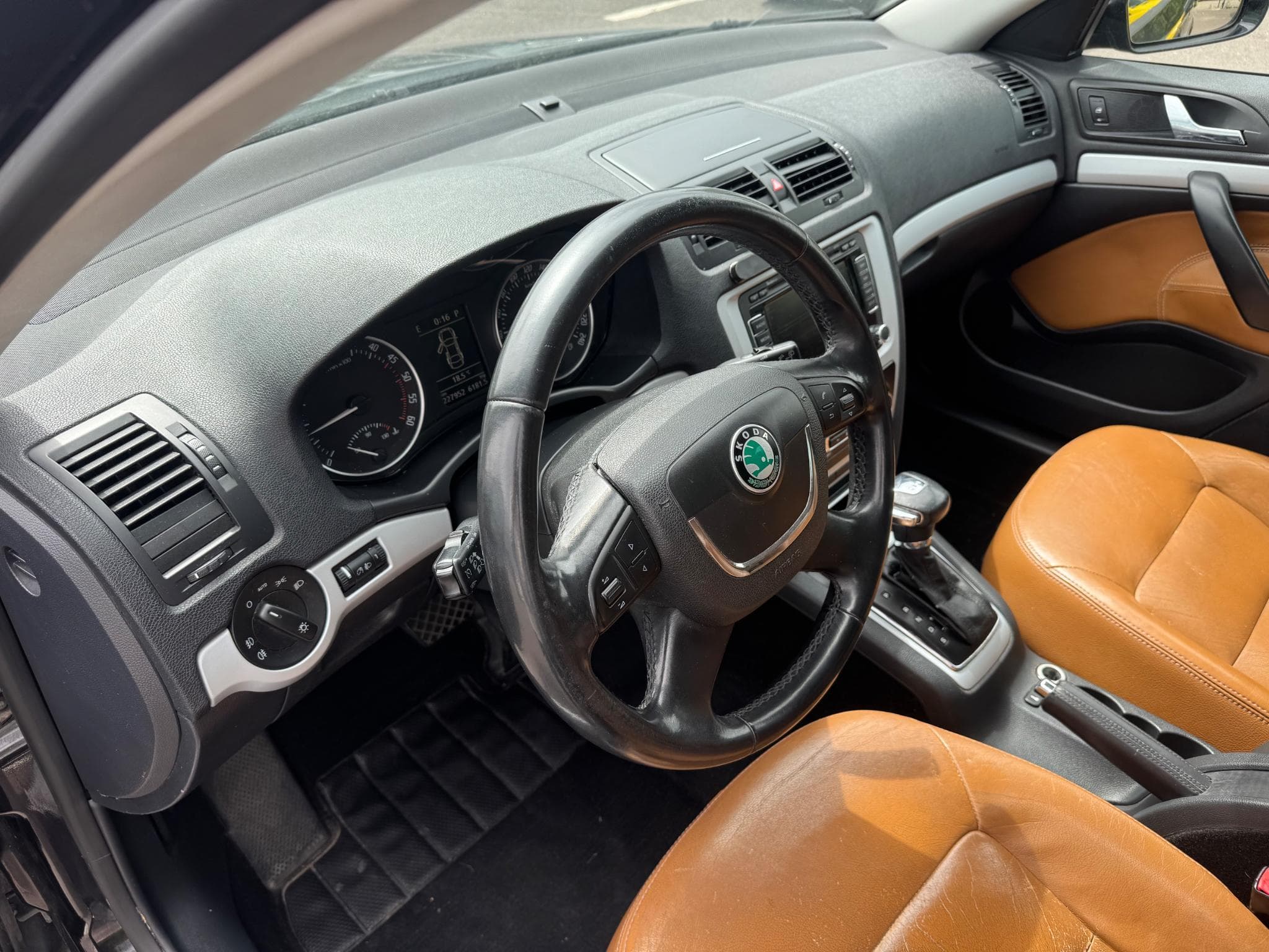 Skoda Octavia 1.9 TDI (2010) - Photo 5
