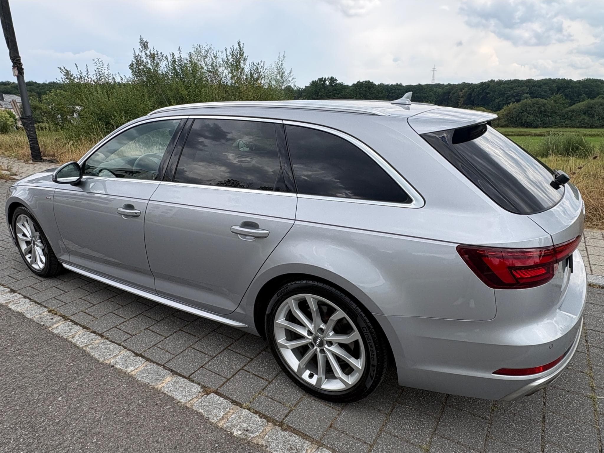 Audi A4 S-Line (2019) - Photo 2
