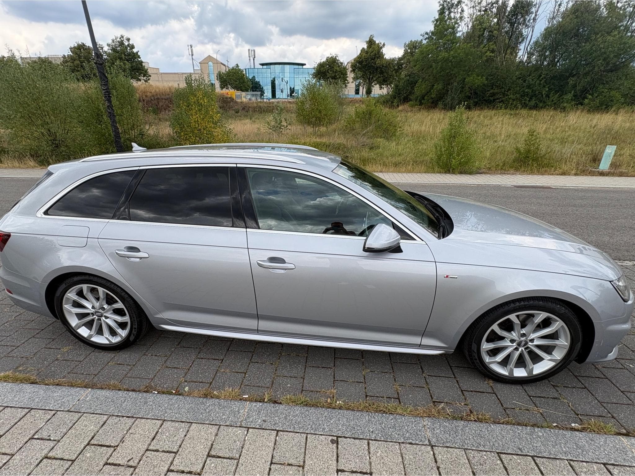 Audi A4 S-Line (2019) - Photo 4
