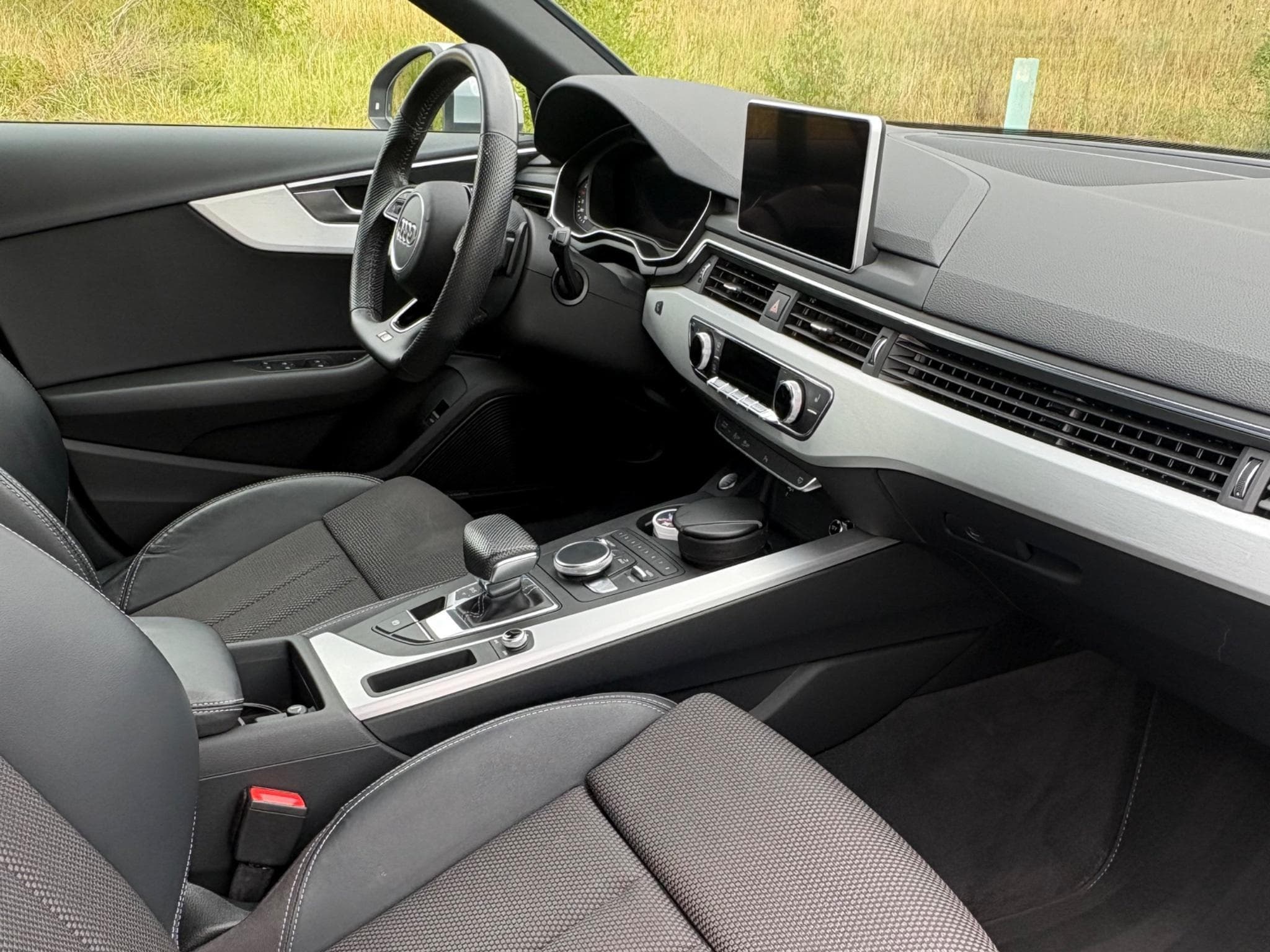 Audi A4 S-Line (2019) - Photo 9