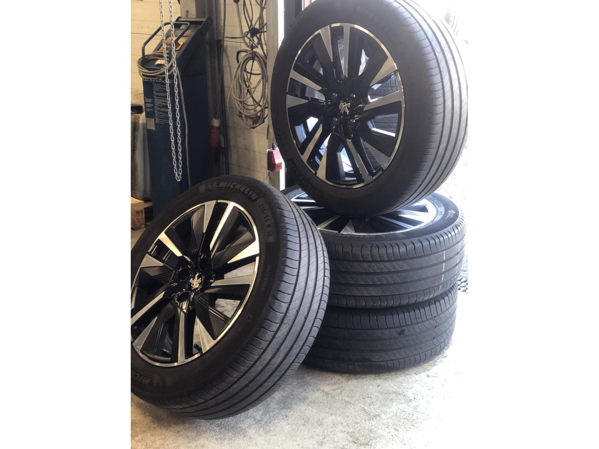 Jantes alu + Pneus é – 18" - Photo 2