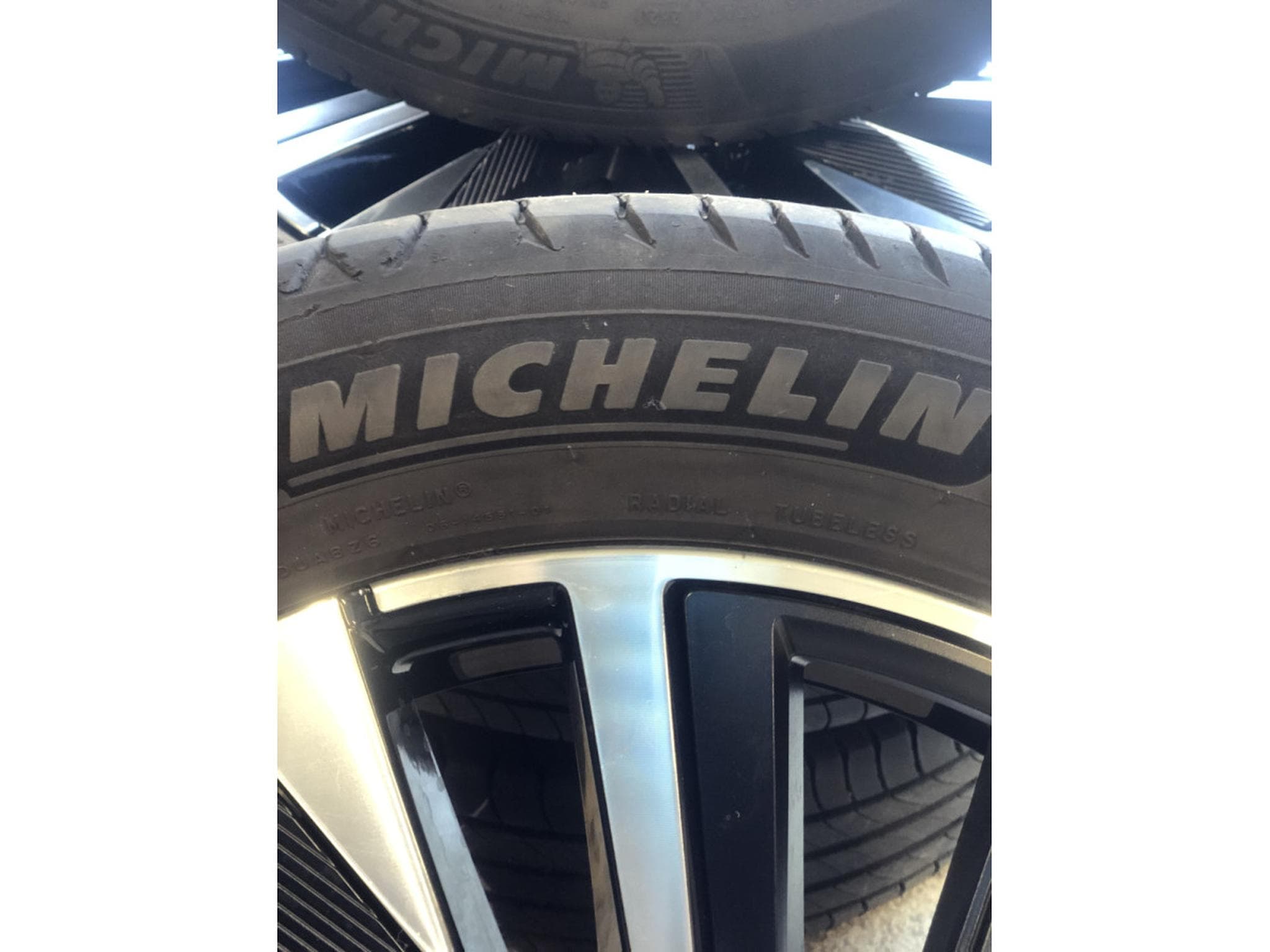 Jantes alu + Pneus é – 18" - Photo 4