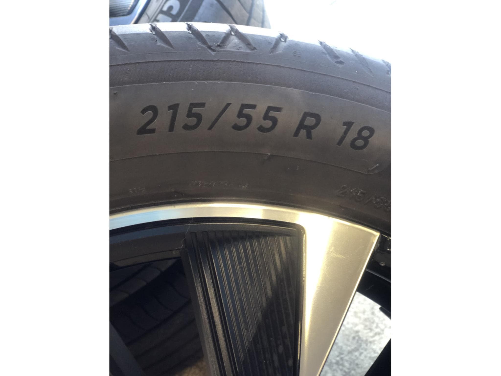 Jantes alu + Pneus é – 18" - Photo 5