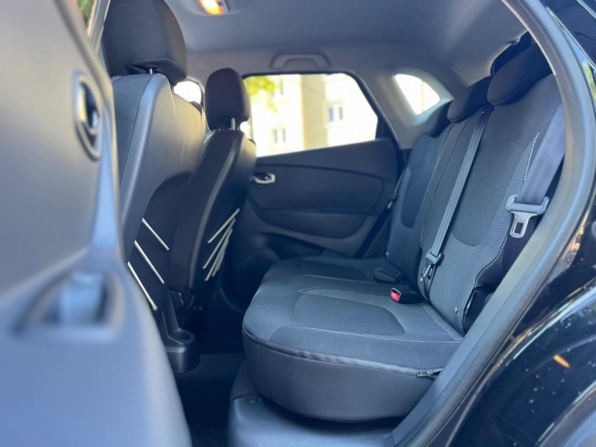 Renault Captur Automatique / Essence / (2015) - Photo 16