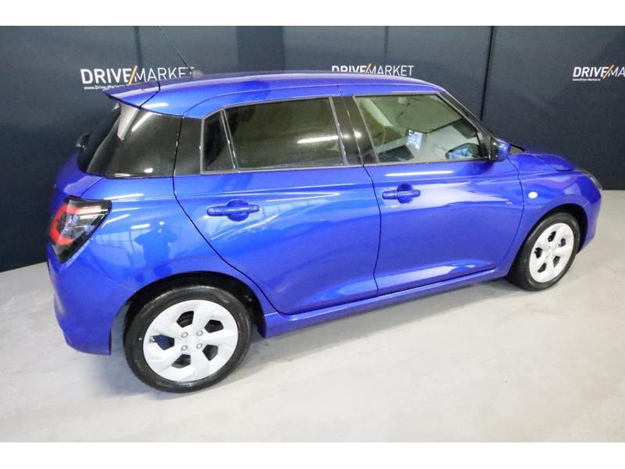 Suzuki Swift GL+ (2026) - Photo 17