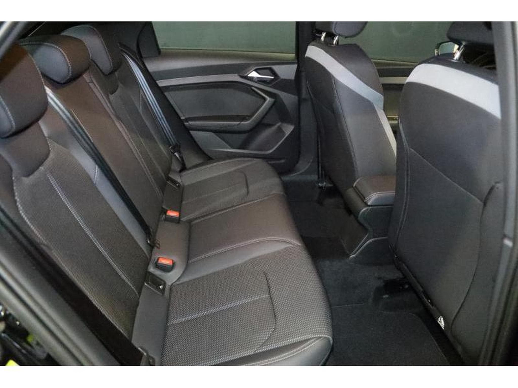 Audi Q2 35 TFSI S Tronic (2024) - Foto 15