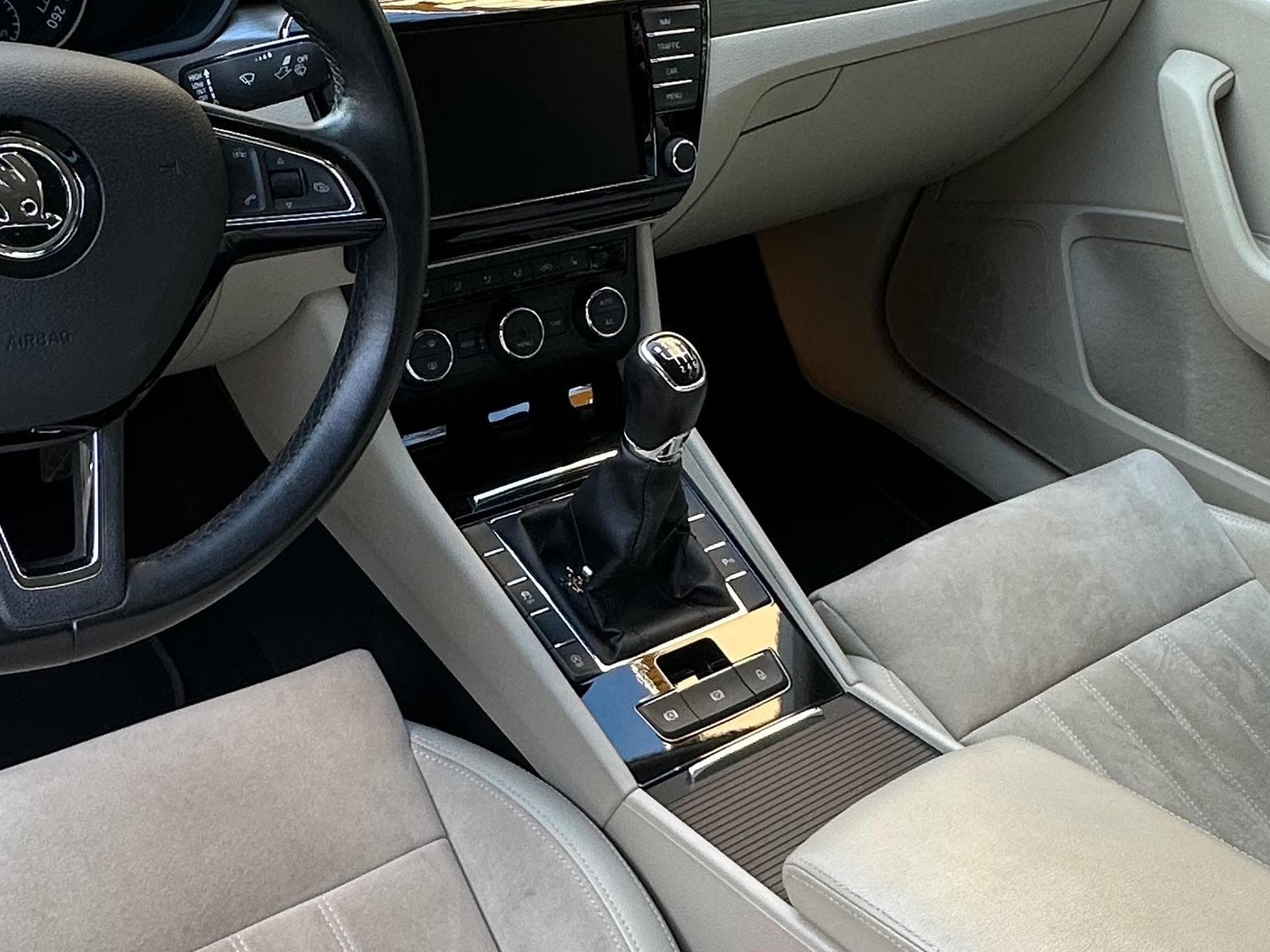 Skoda Superb (2017) - Foto 6