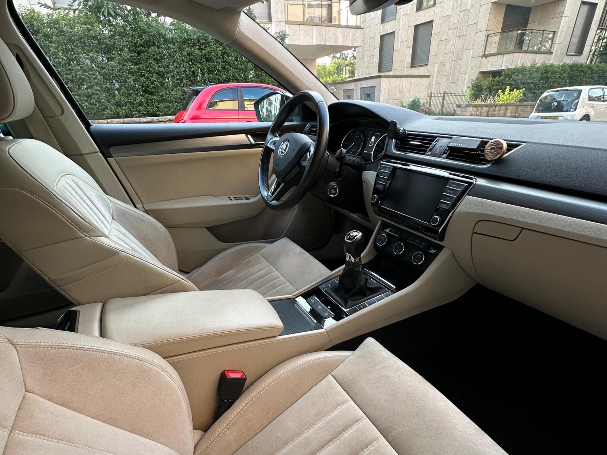 Skoda Superb (2017) - Foto 9