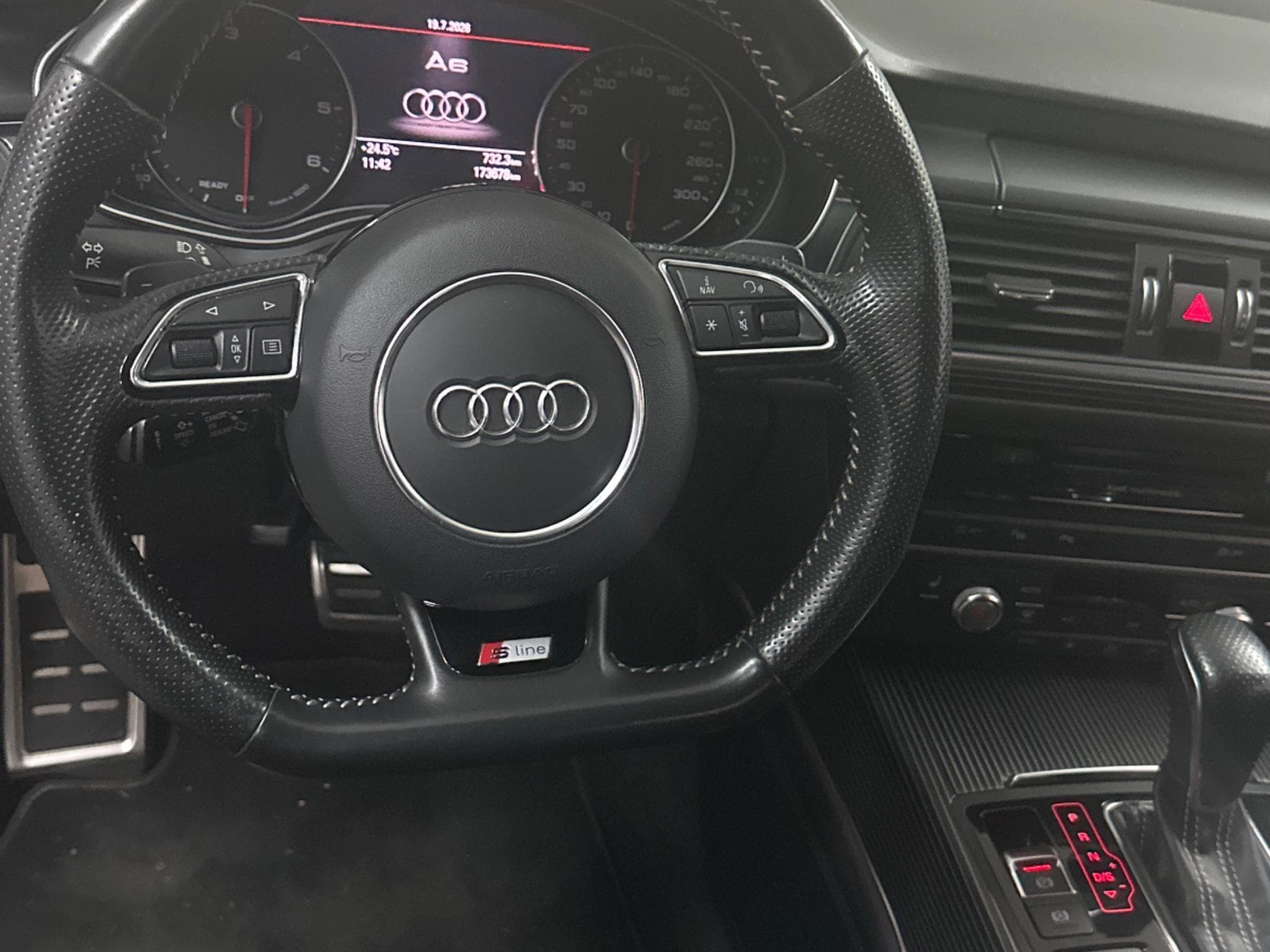 Audi A6 S-line (2018) - Photo 1
