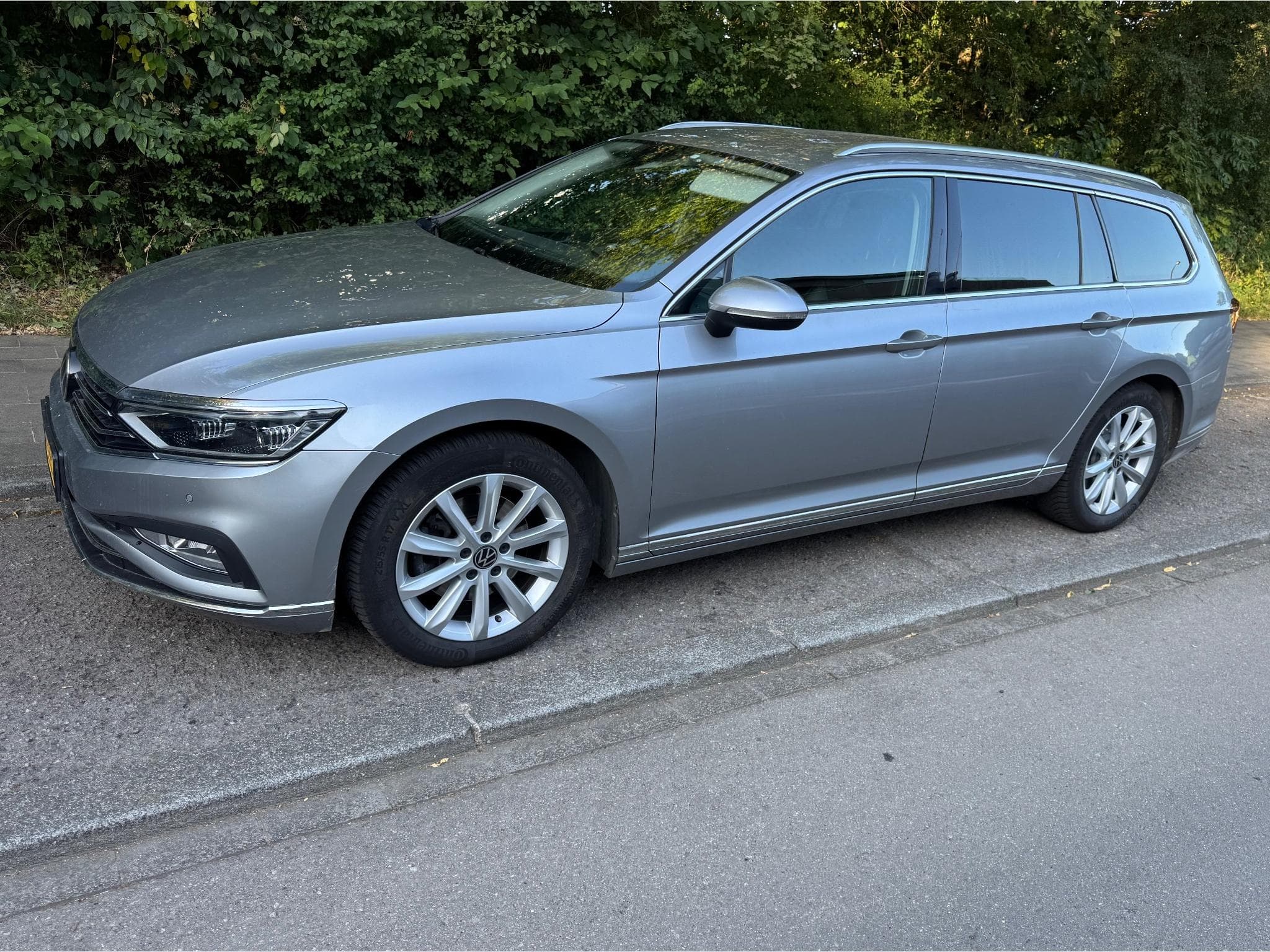 VW Passat (2022) - Photo 1