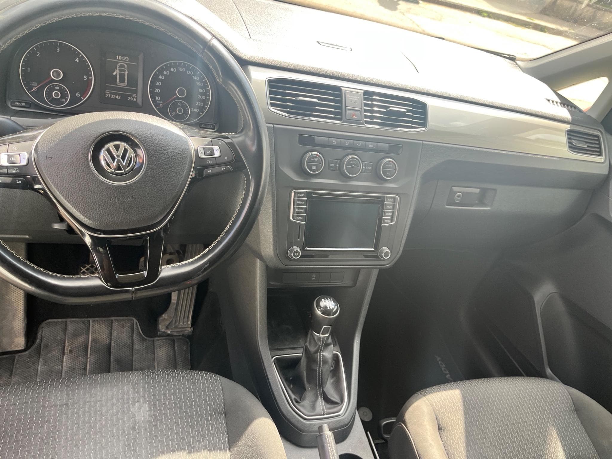 VW Caddy 2.0 tdi edition tour (2015) - Photo 2