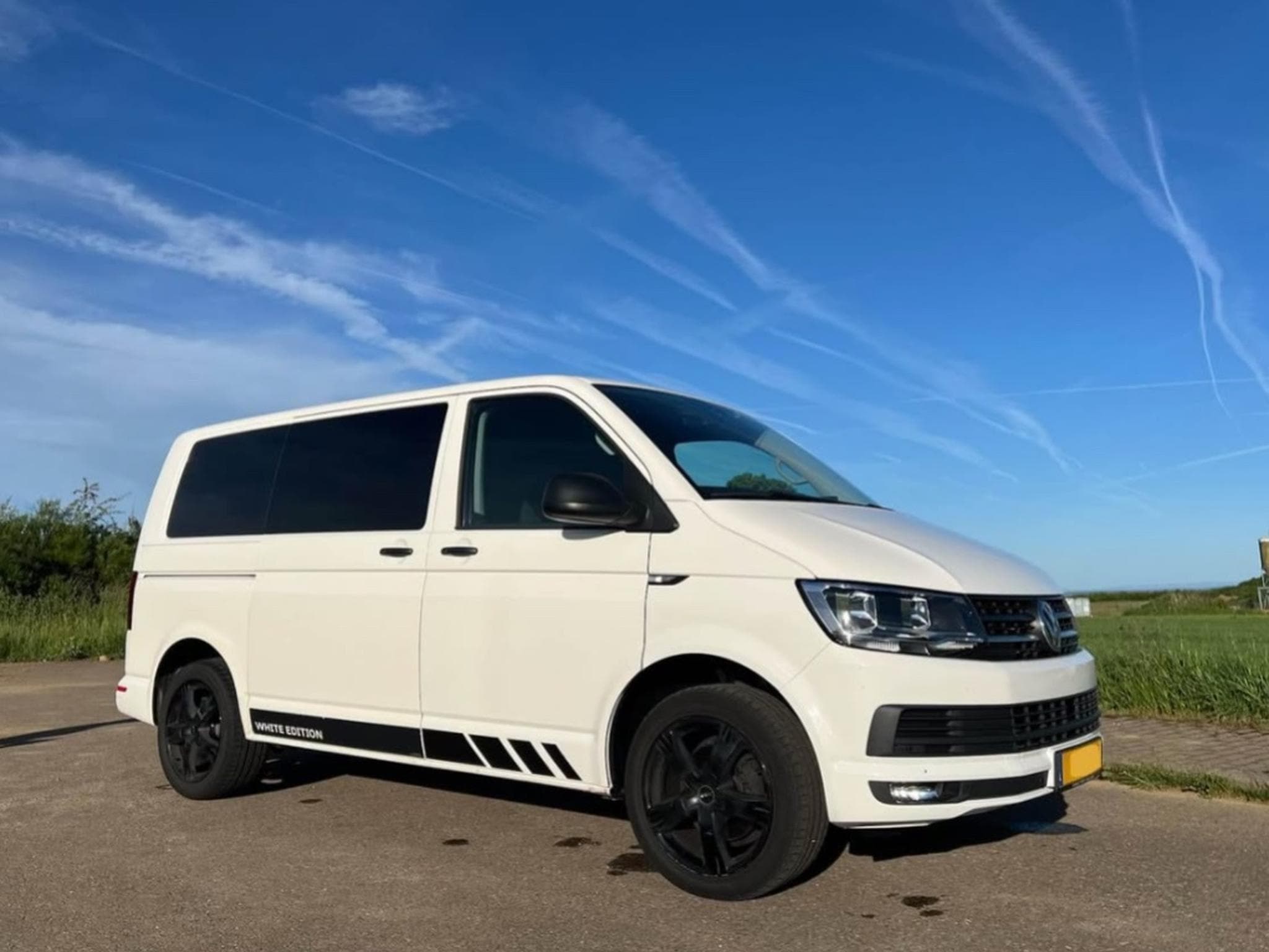 VW Multivan T6 2.0 TDI DSG White Edition (2018) - Photo 1