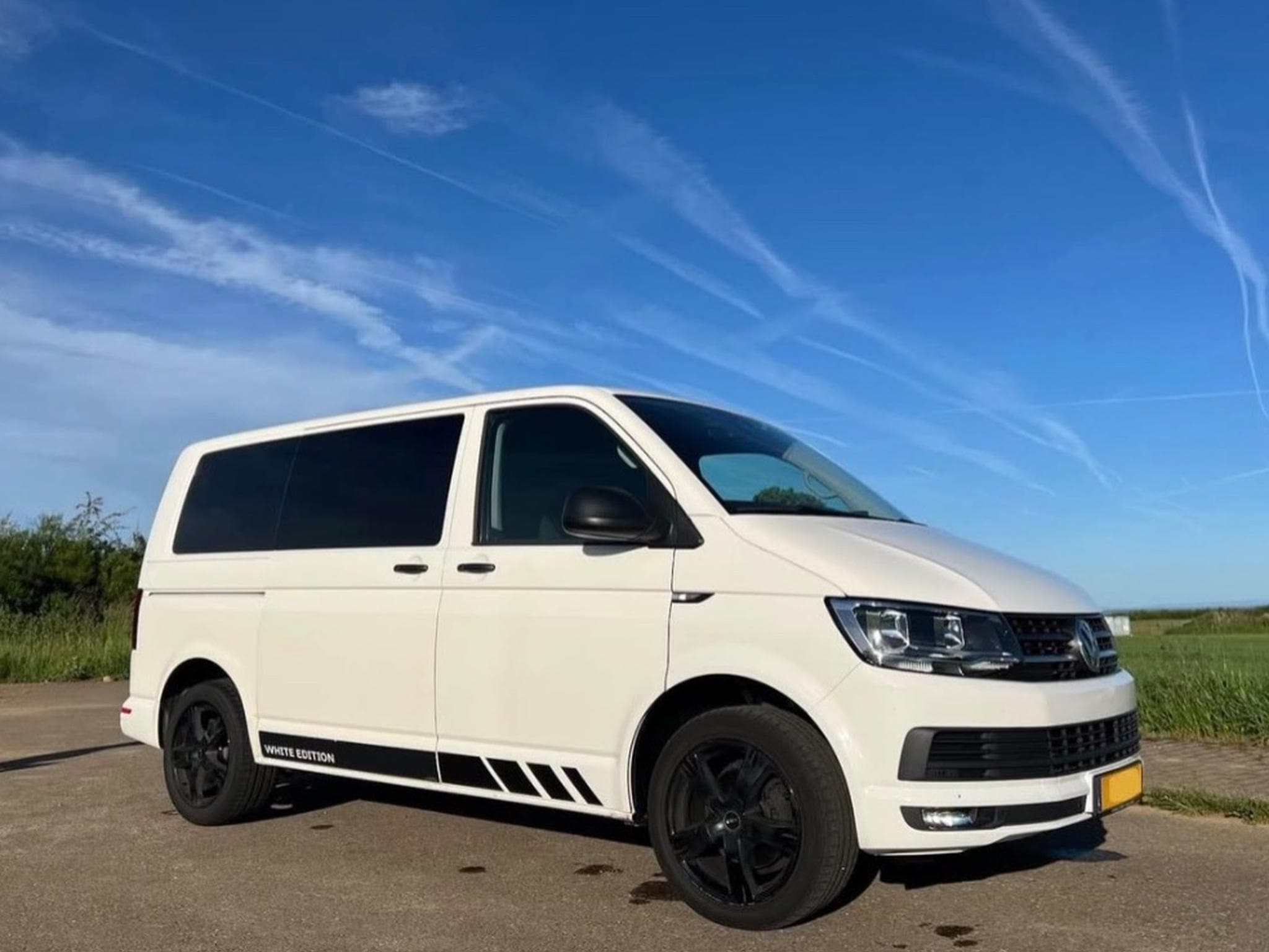 VW Multivan T6 2.0 TDI DSG White Edition (2018) - Photo 2