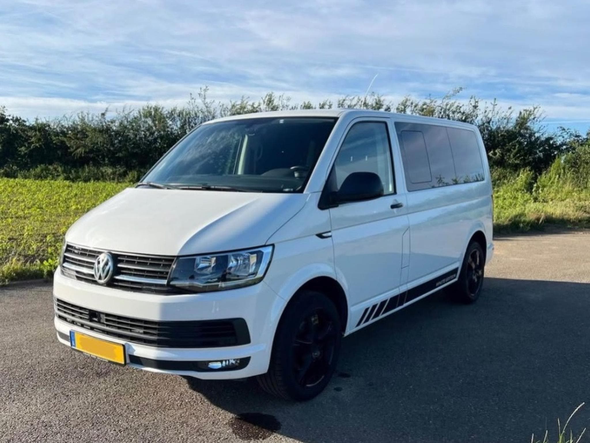 VW Multivan T6 2.0 TDI DSG White Edition (2018) - Photo 3