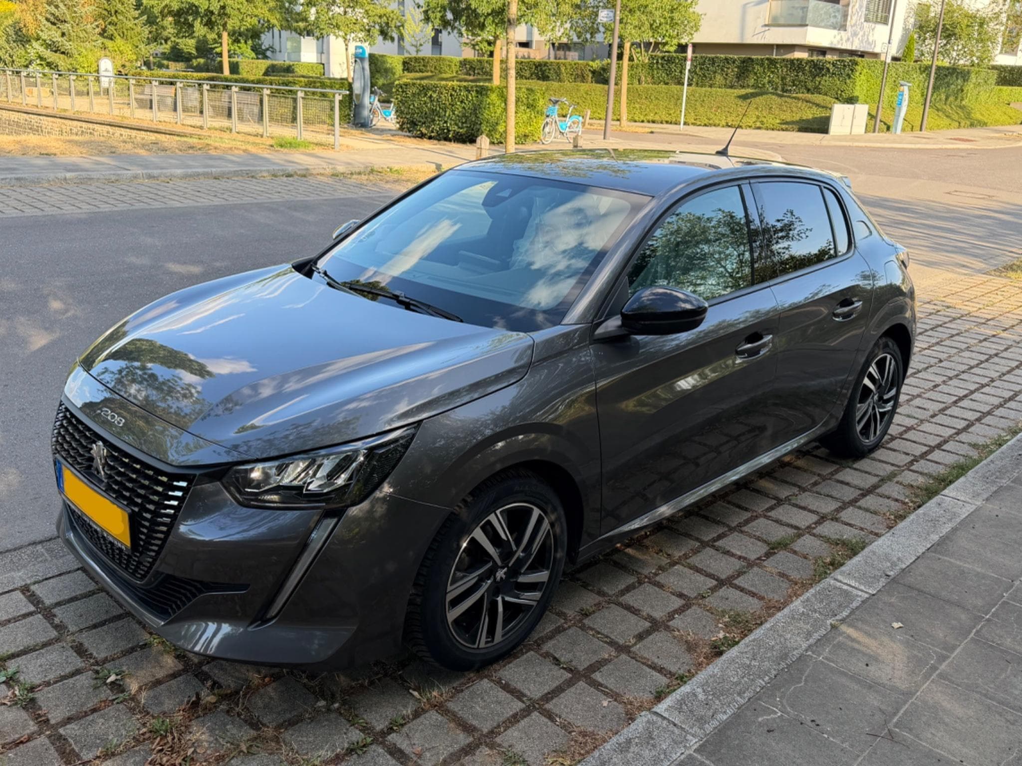 Peugeot 208 Allure Pack (2023) - Photo 1