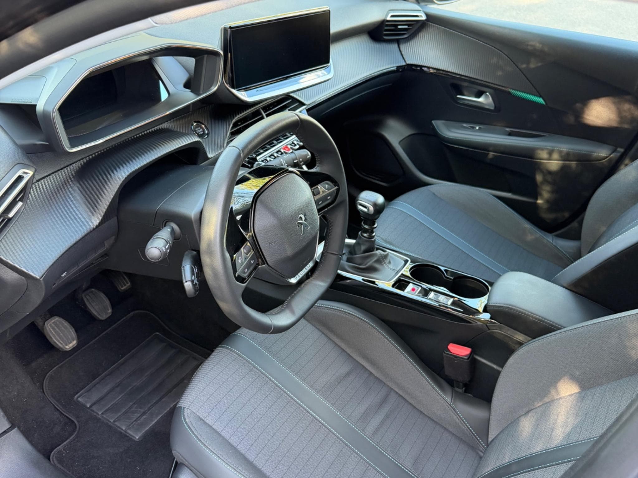 Peugeot 208 Allure Pack (2023) - Photo 10