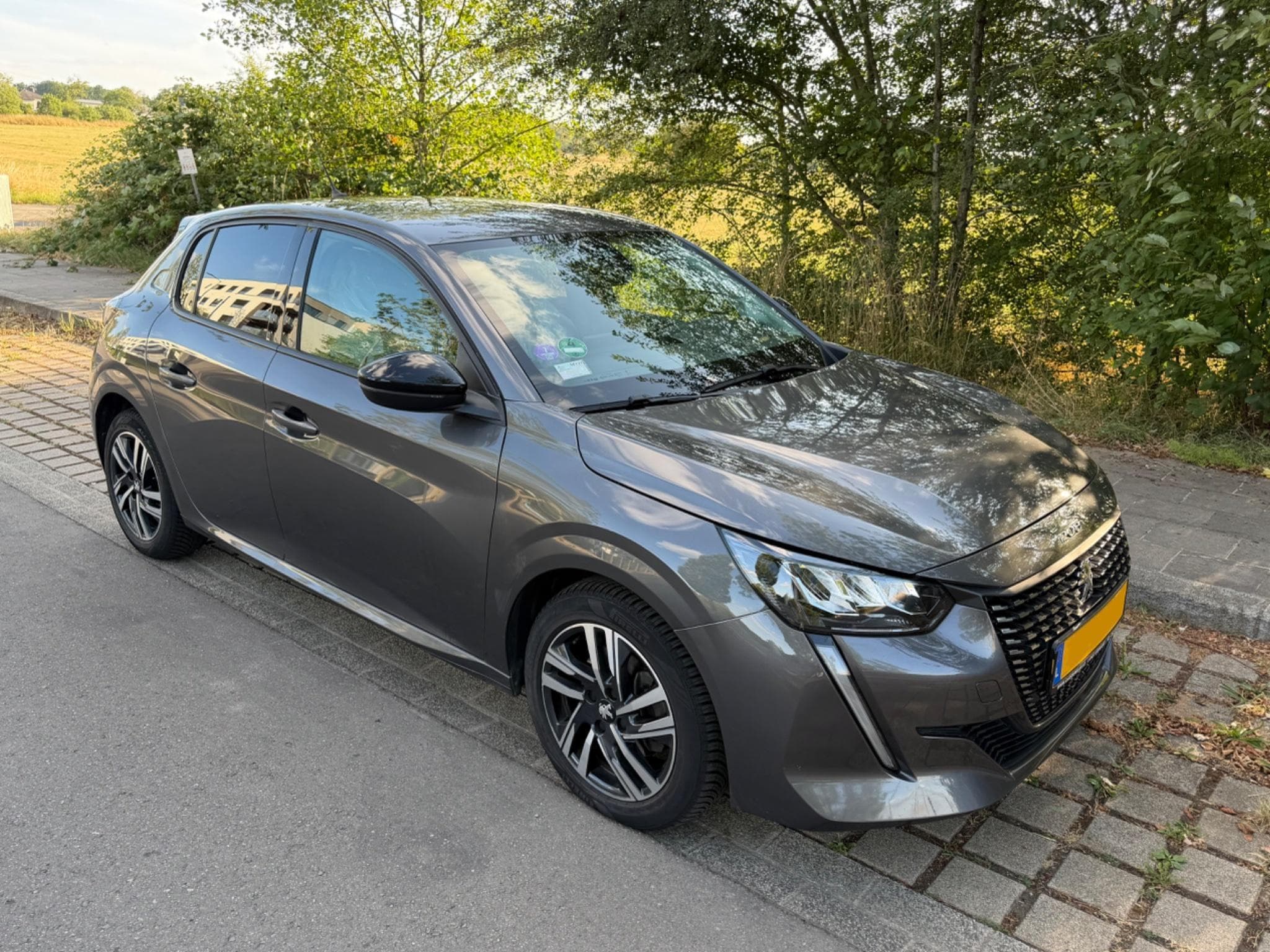 Peugeot 208 Allure Pack (2023) - Photo 14