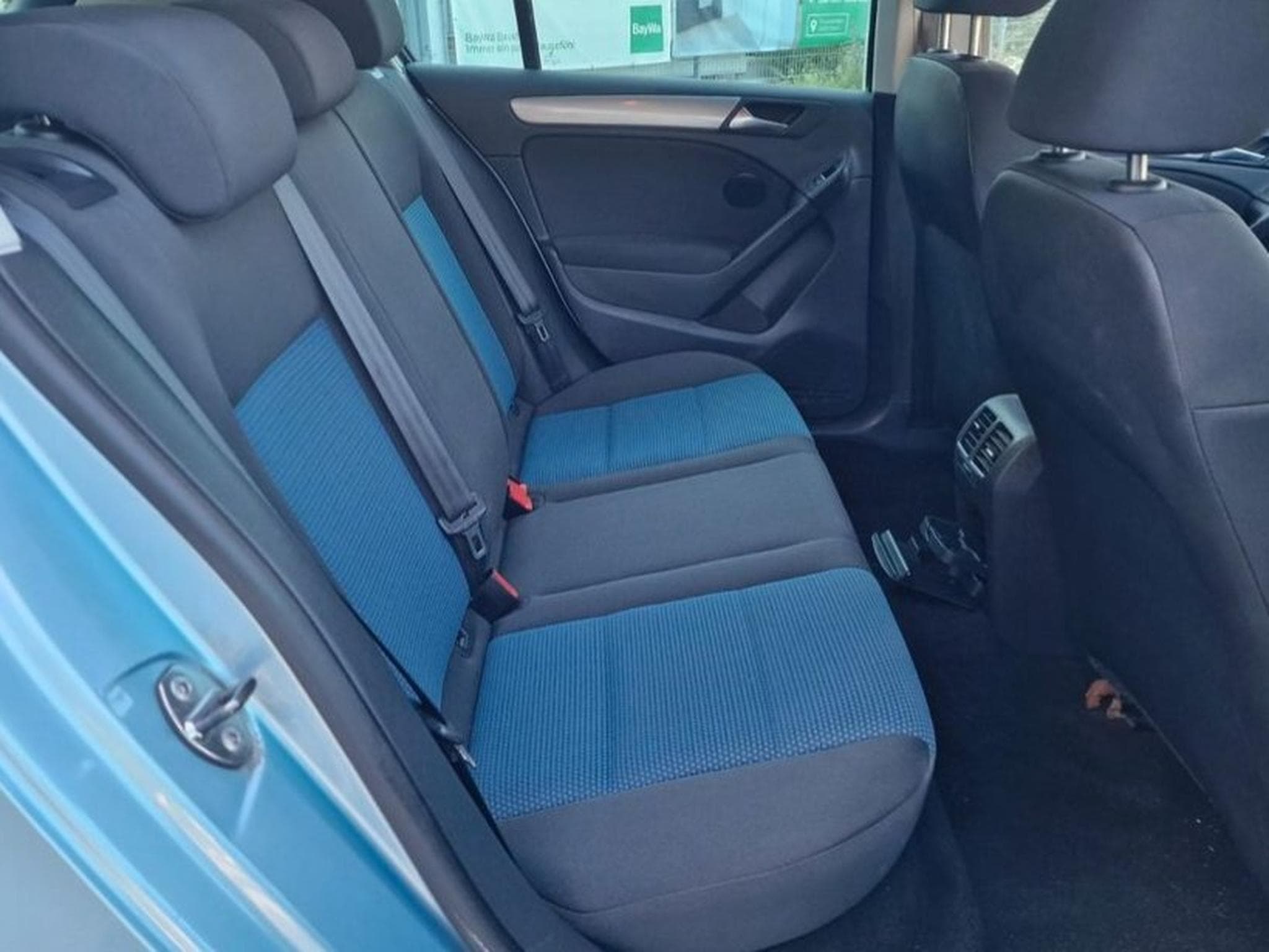 VW Golf 1.6 TDI Comfortline 5 portes (2010) - Photo 2