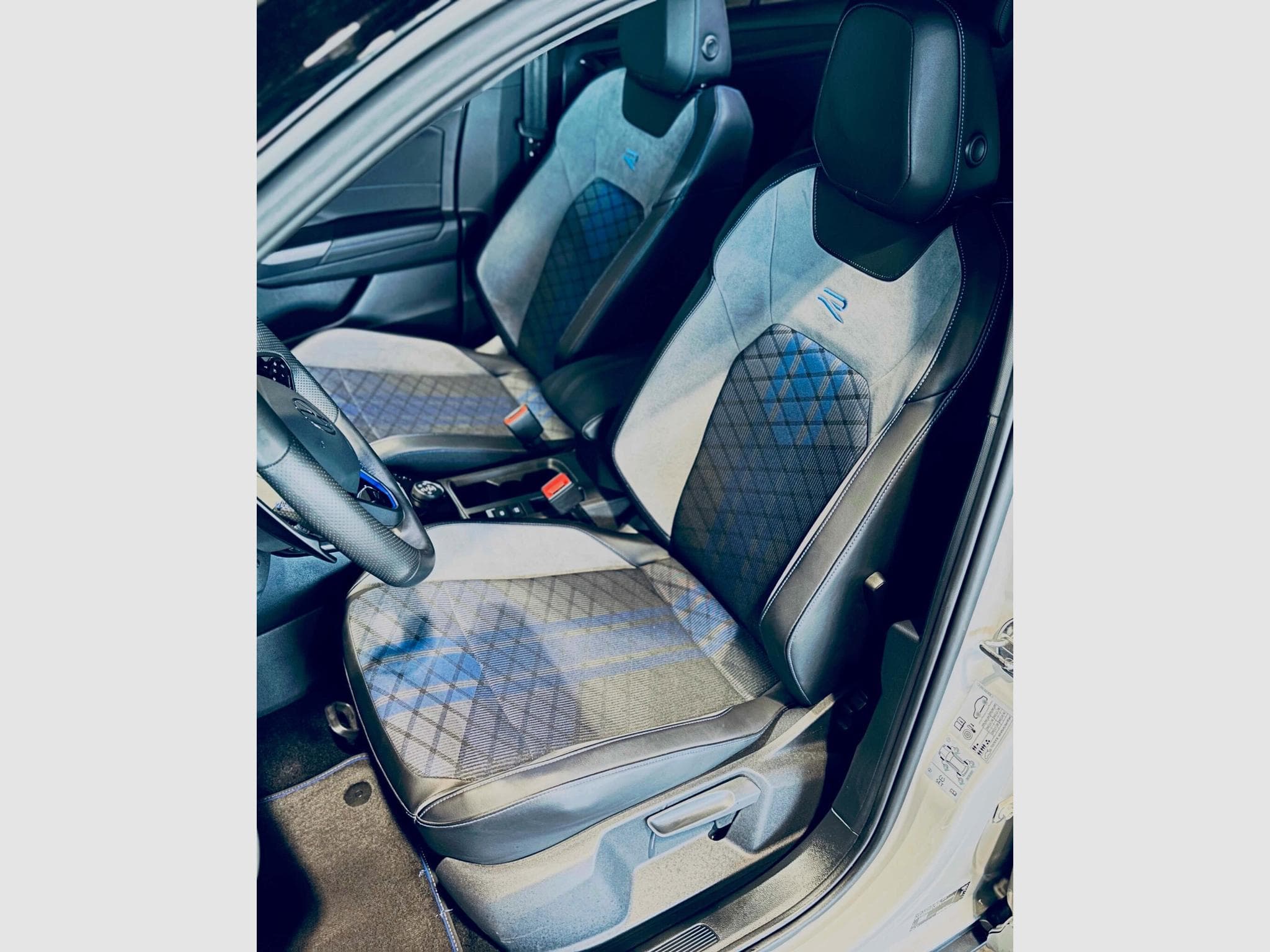 VW T-Roc T-ROC R 4MOTION TSI DSG (2025) - Foto 6