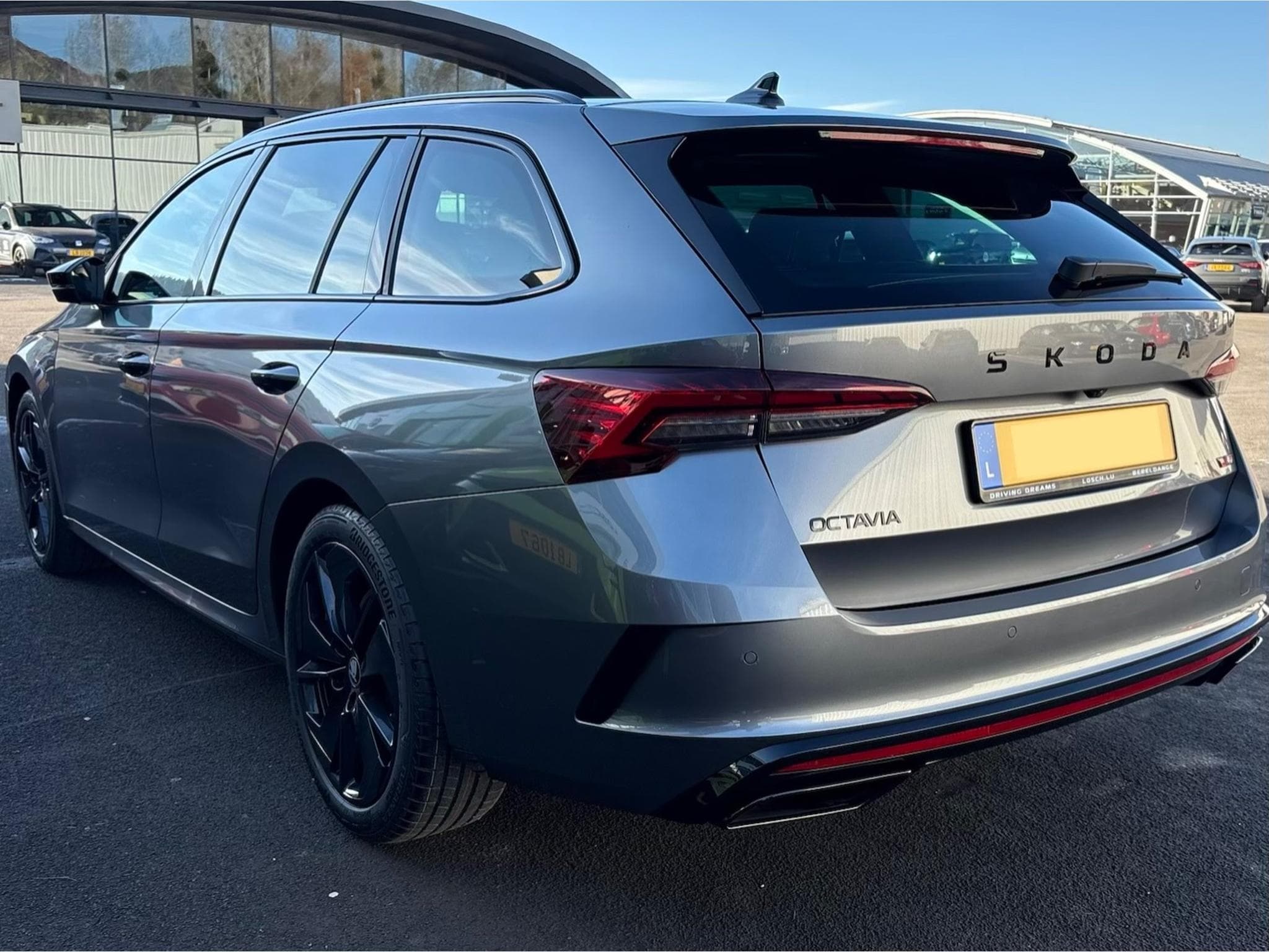 Skoda Octavia Combi RS (2025) - Foto 2