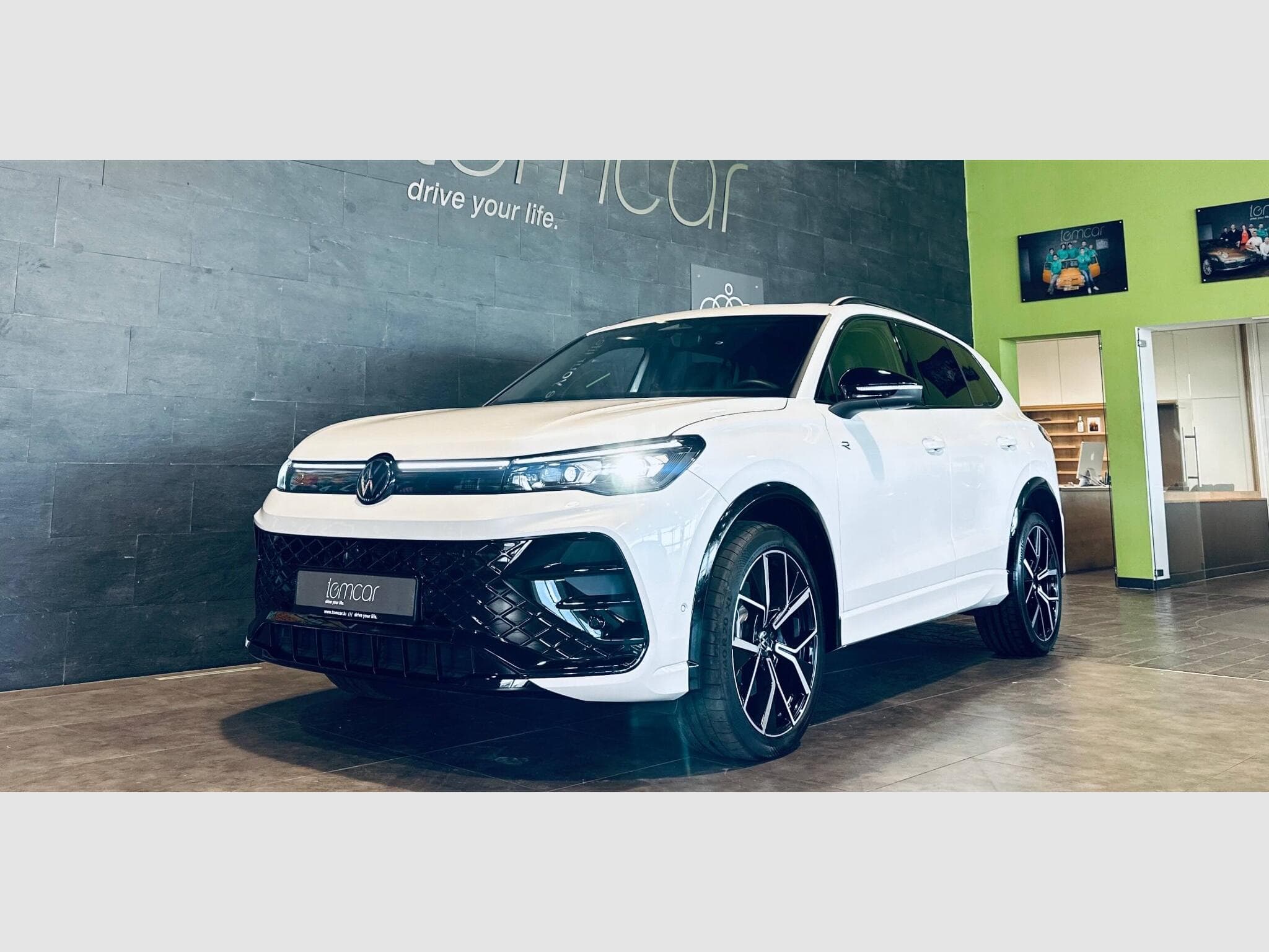 VW Tiguan TIGUAN R-LINE TSI 4MOTION DSG (2025) - Photo 2