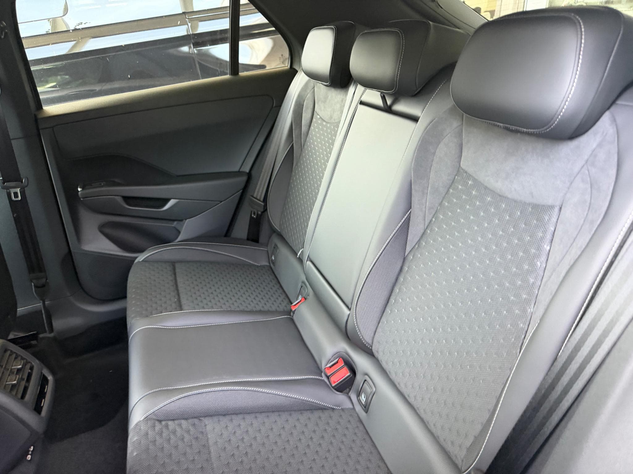 VW T-Roc R-Line 1.5 eTSI DSG7 (2026) - Foto 6