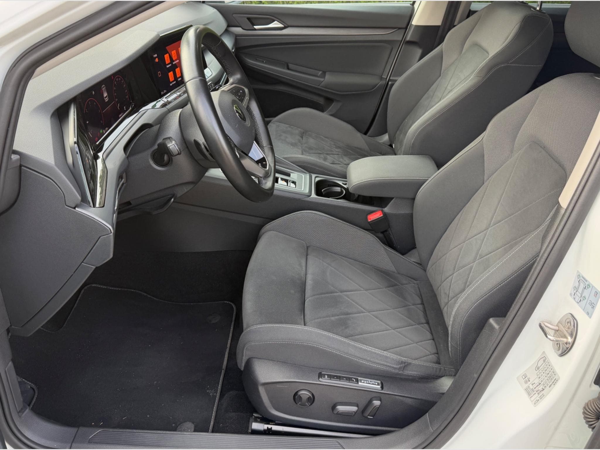 VW Golf VIII Style 2.0 TDI DSG (2020) - Photo 5