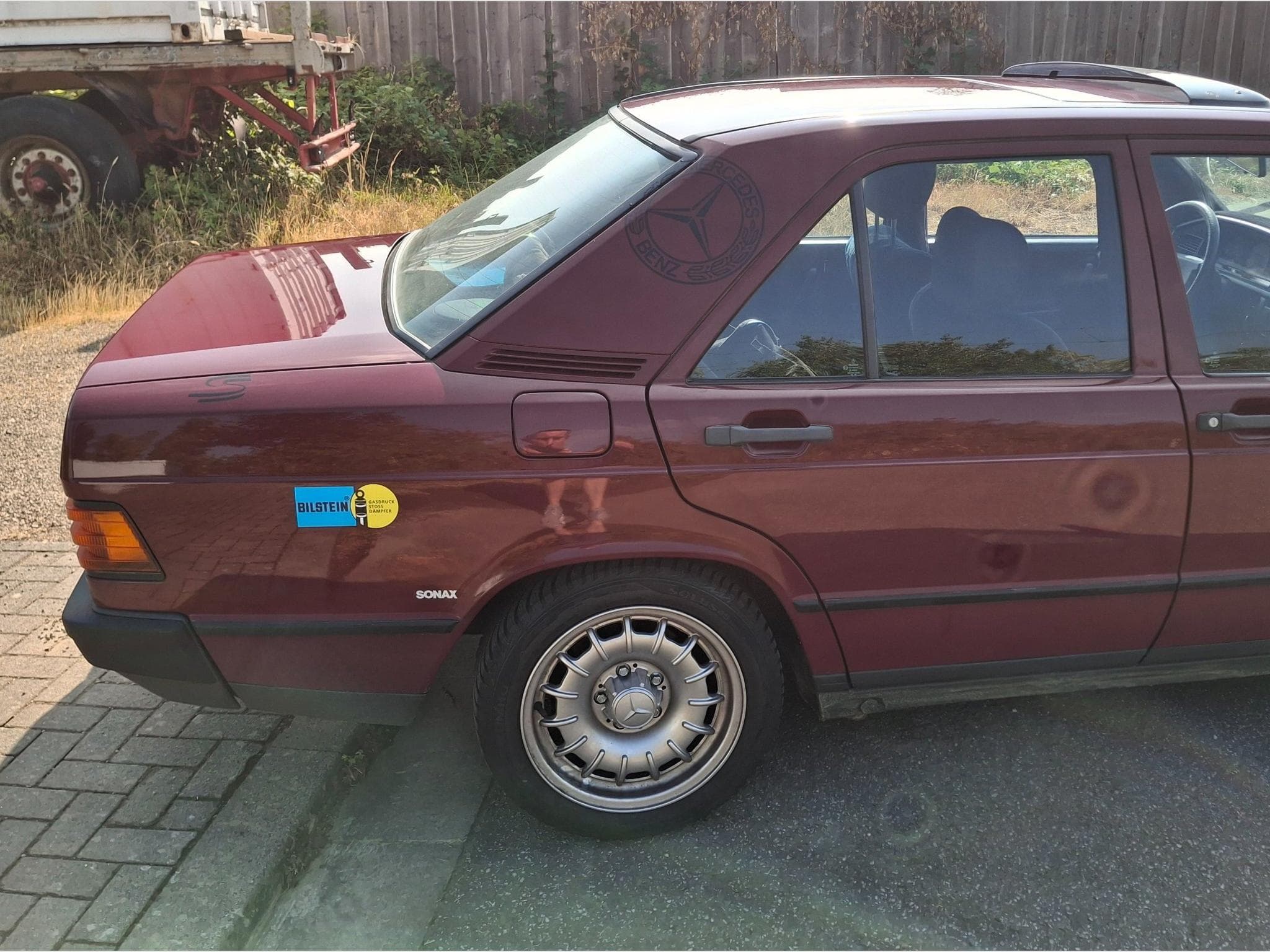 Mercedes W201 190E 2.0 (1984) - Photo 2