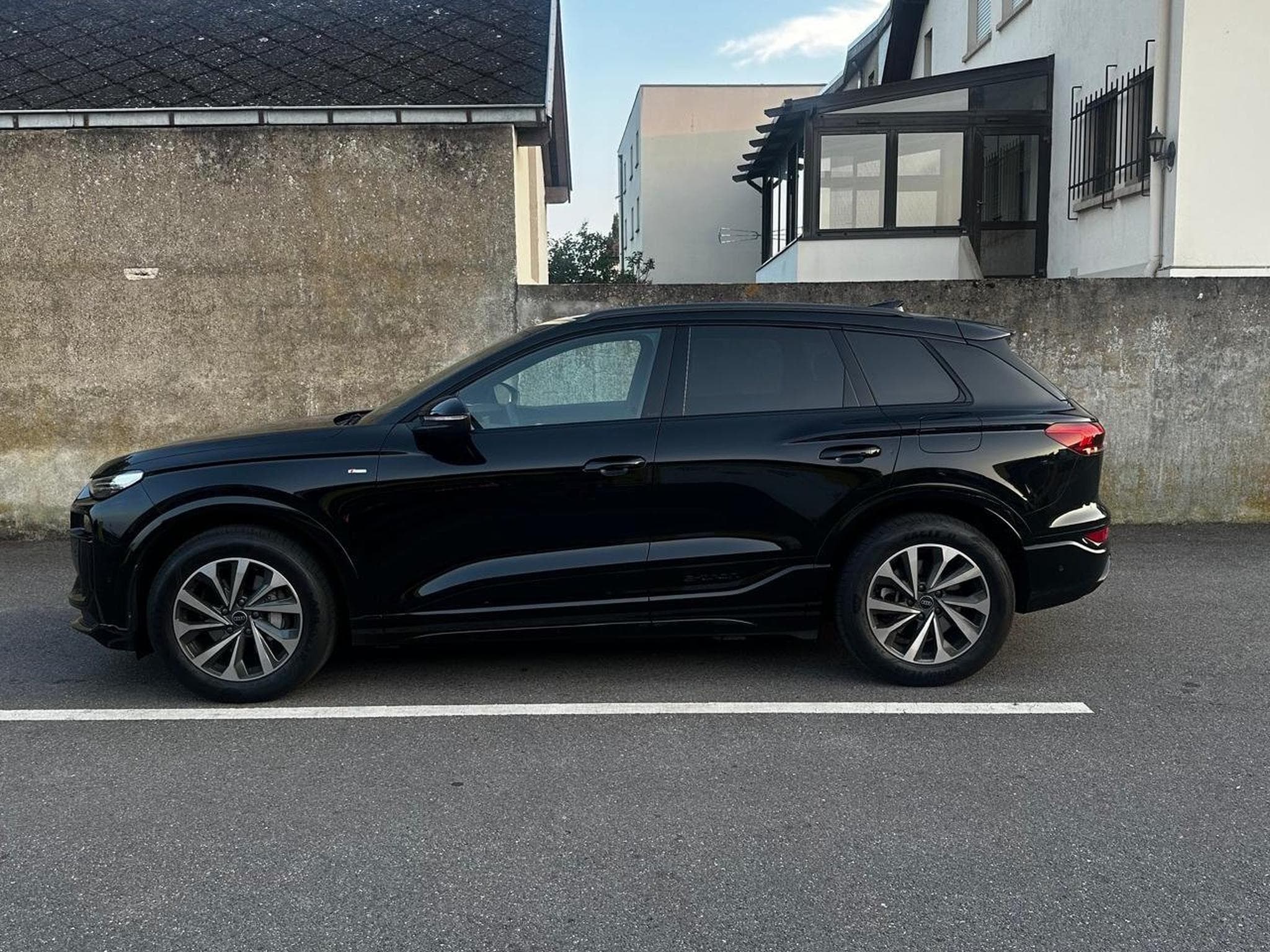 Audi Q6 e-tron Audi Q6 e-tron quattro 55 s-line (2025) - Photo 2