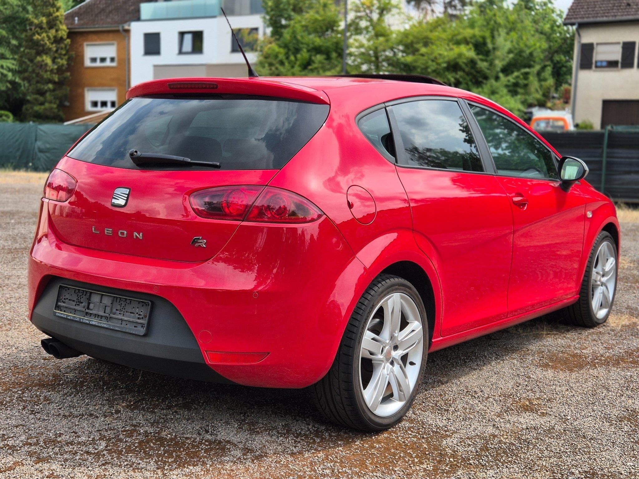 Seat Leon FR 2.0 211 (2010) - Photo 2