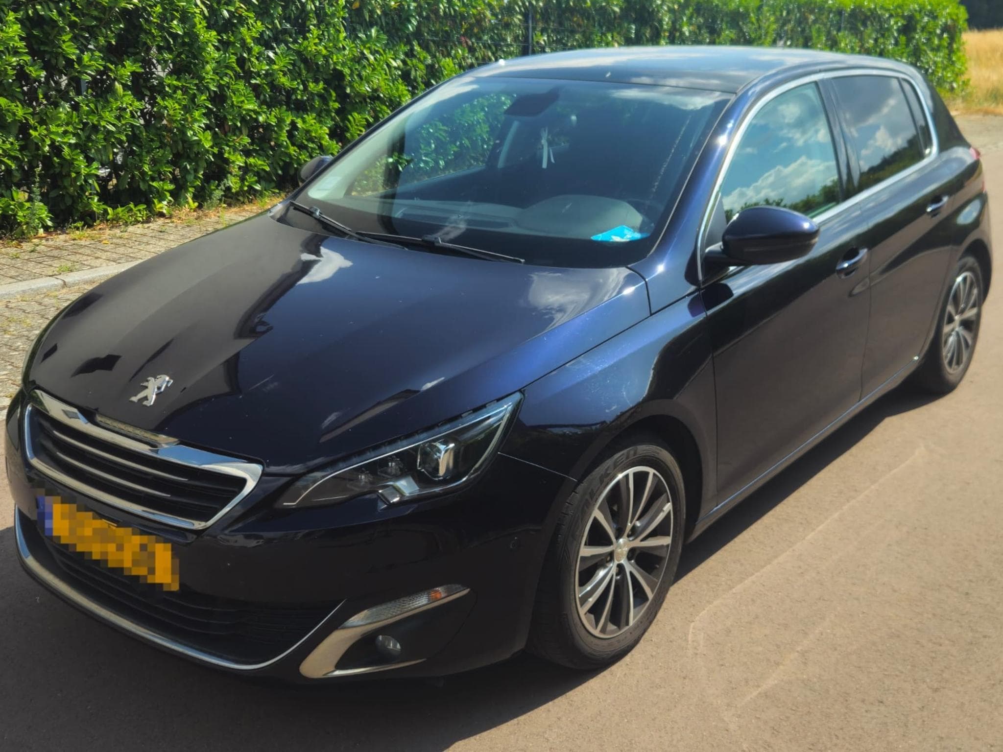 Peugeot 308 Allure 1.6 BlueHDi 115 EAT6 Automatique (2017) - Photo 1