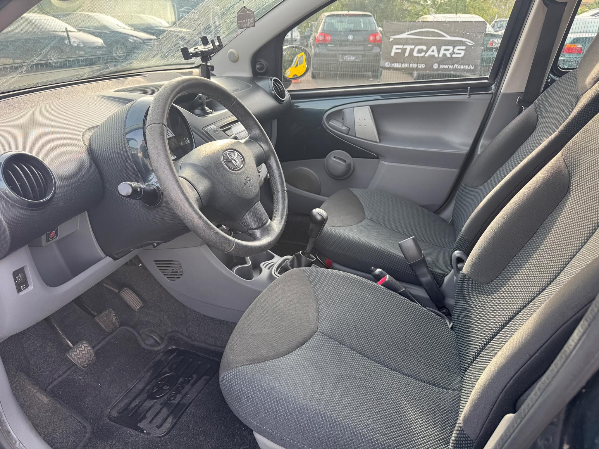 Toyota Aygo 1.0 68ch (2011) - Photo 8