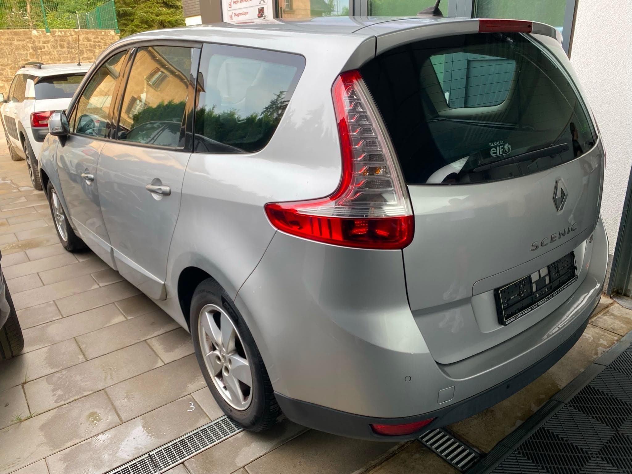 Renault Grand Scenic 1.5 dci 7 places (2010) - Photo 1